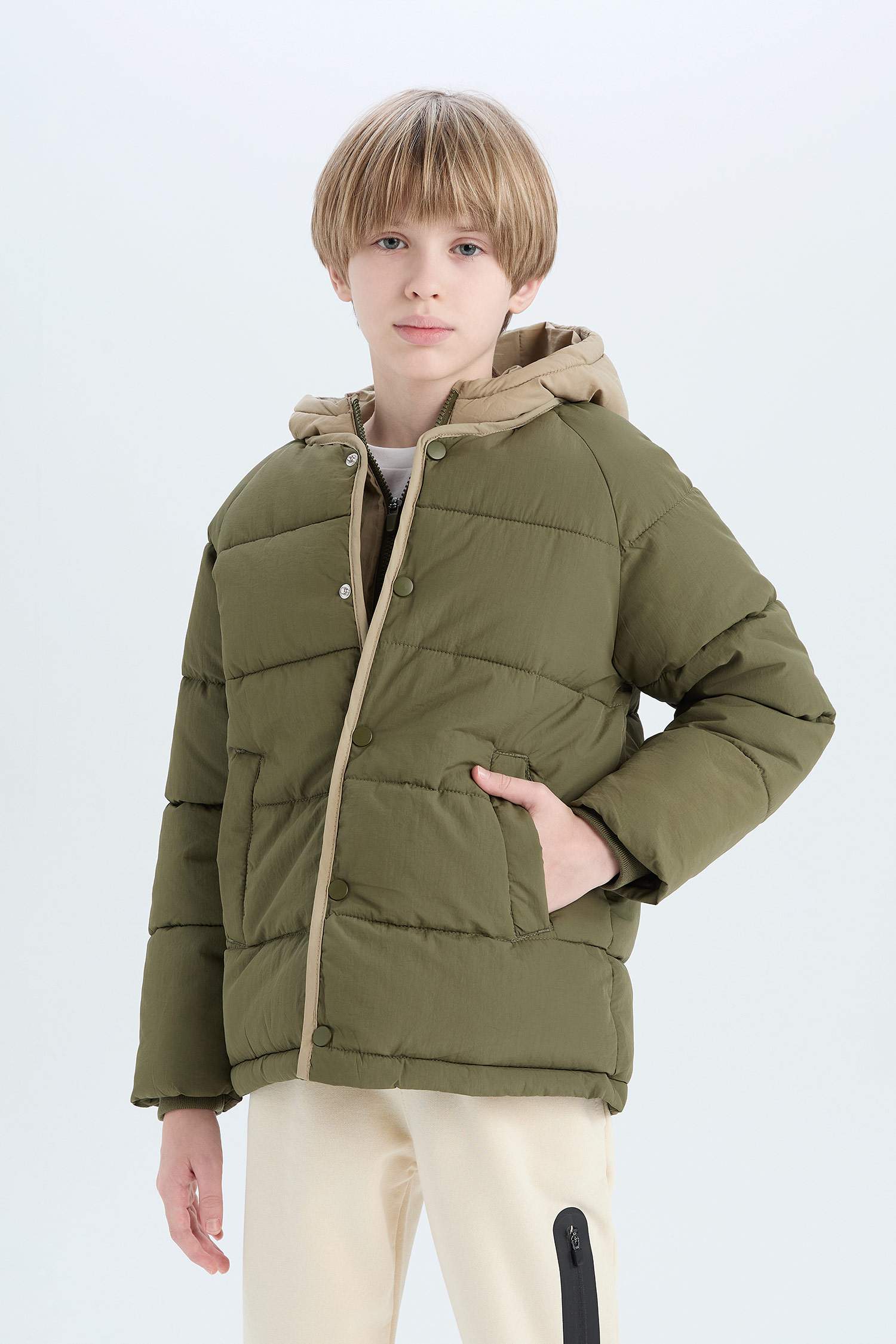 Erkek Çocuk Su Geçirmez Çıtçıtlı Fermuarlı Kapüşonlu Şişme Mont