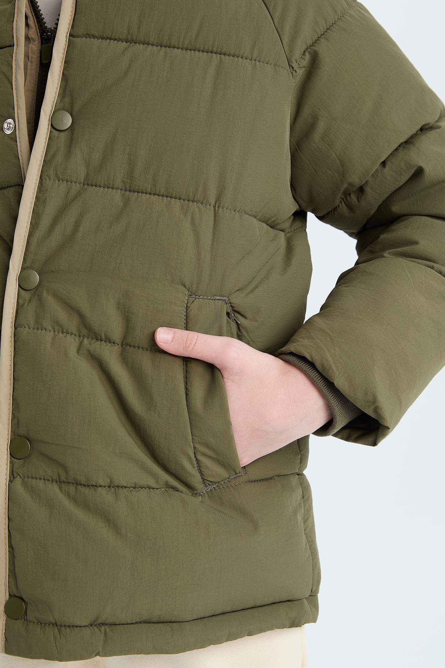 Erkek Çocuk Su Geçirmez Çıtçıtlı Fermuarlı Kapüşonlu Şişme Mont