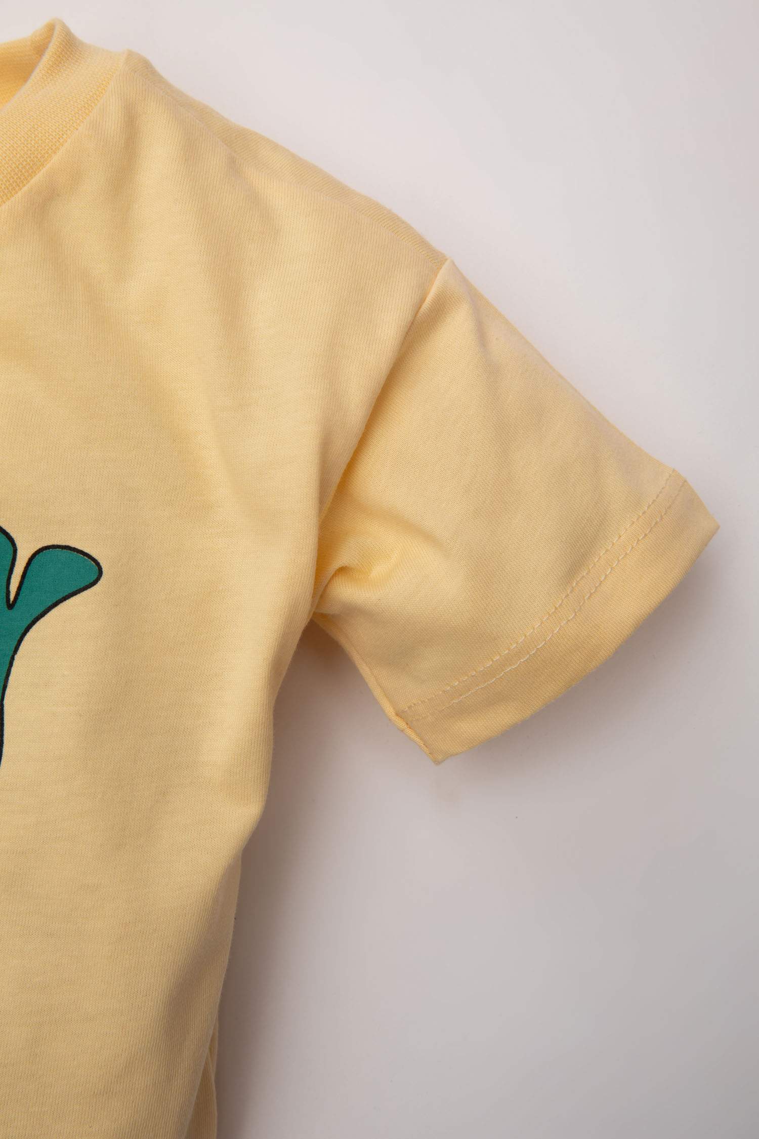 سيت ولادي تيشيرت وشورت من سنوبي - قطعتين