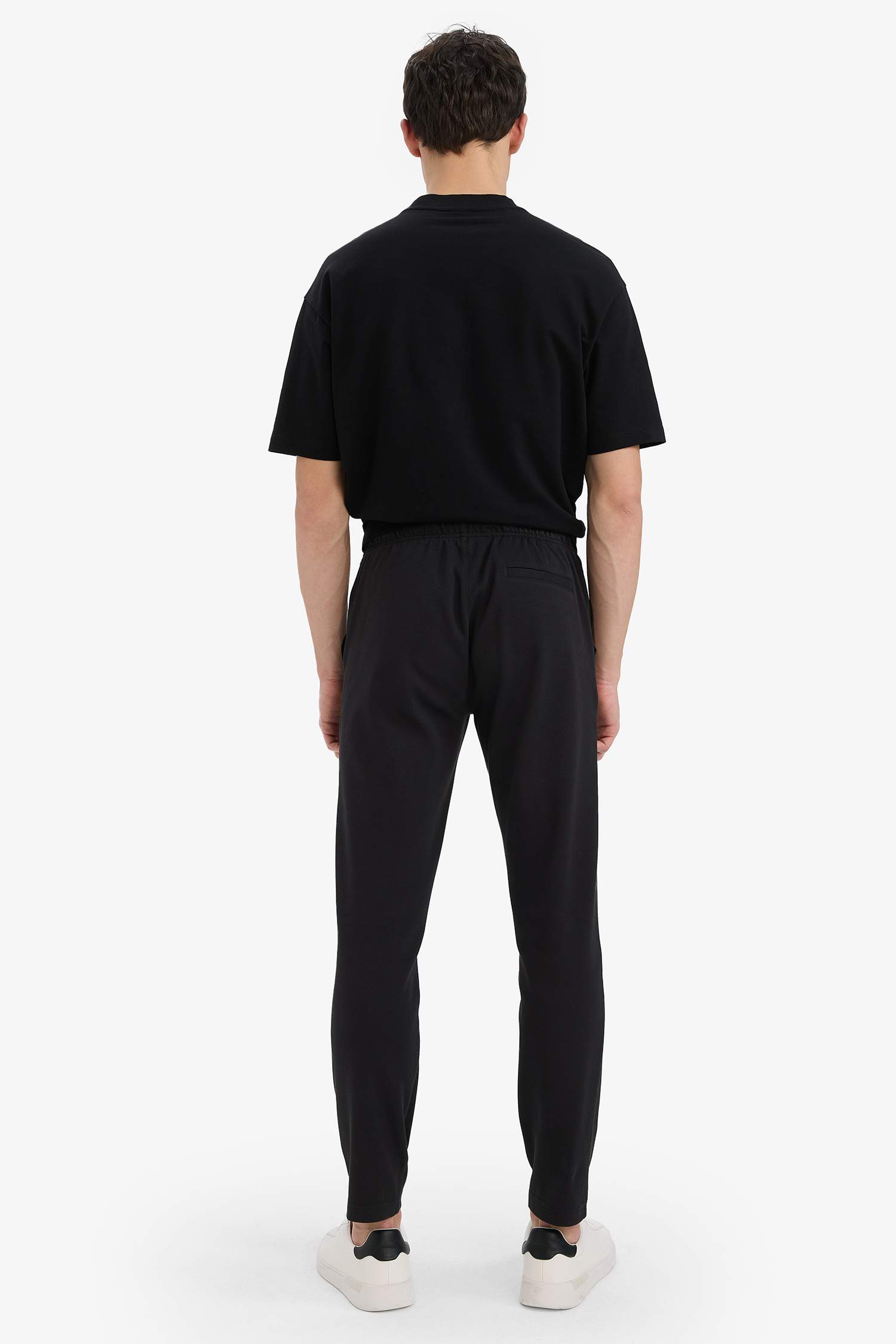 بنطلون جوجر بيزك سادة برجل ضيق