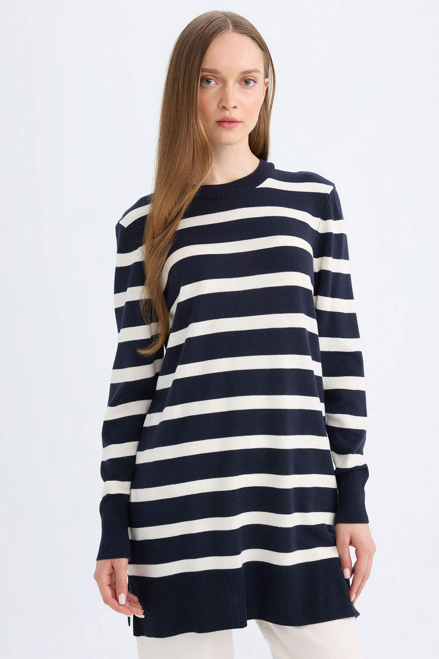 Tunique en tricot rayé à coupe régulière et Col Rond