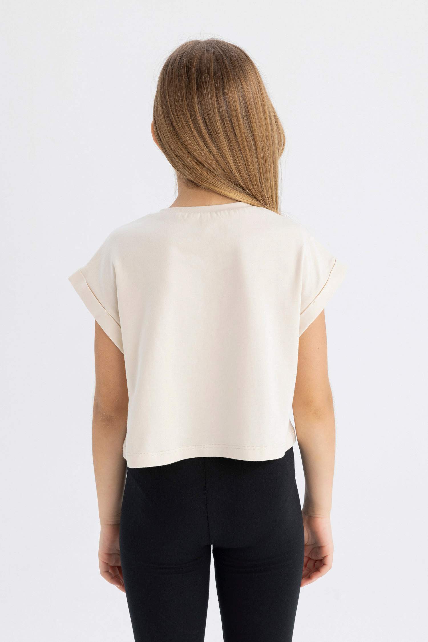 تيشيرت بناتي نص ردن مطبوع وياخة مستديرة