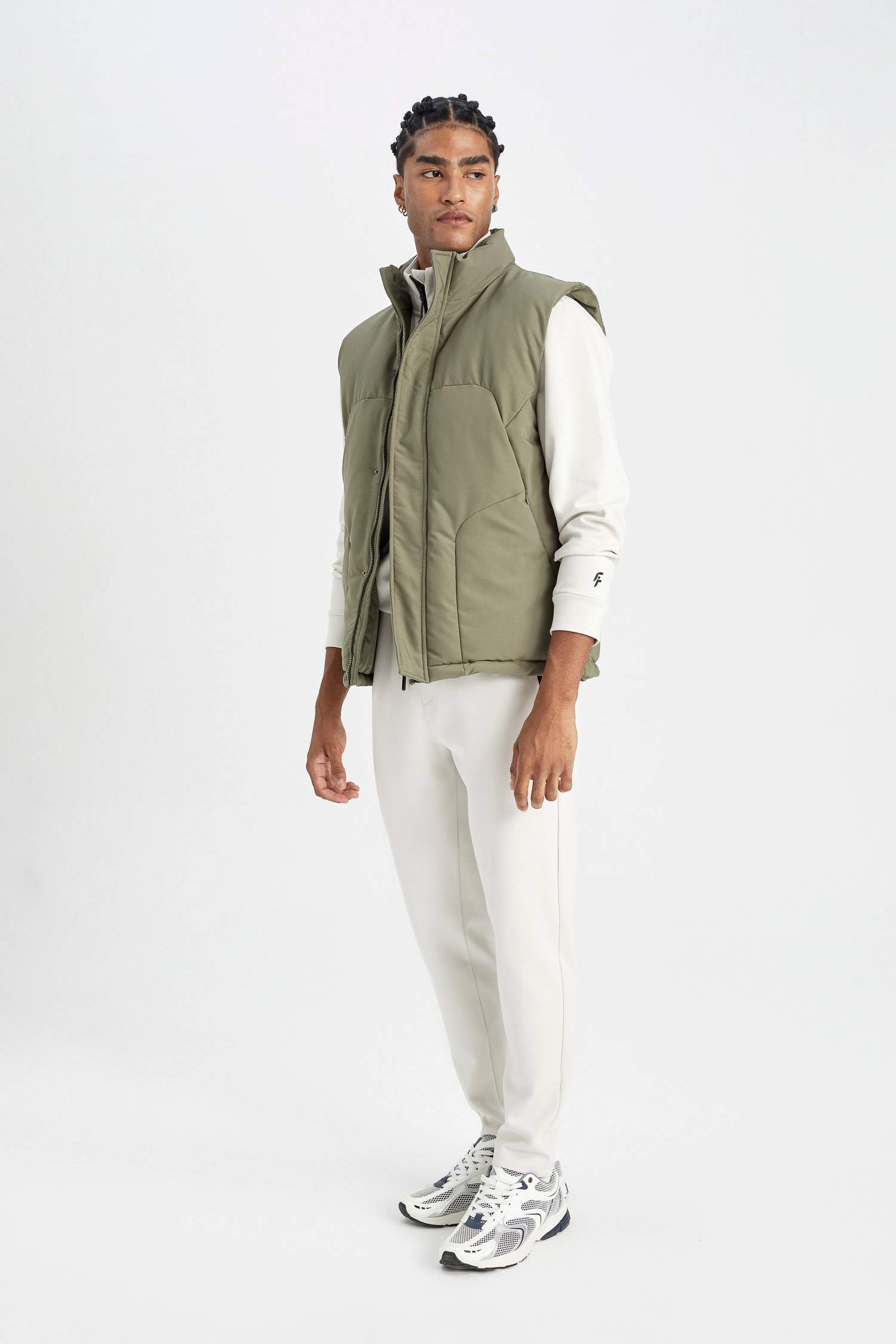 فيست بامب قصة عادية بياقة عالية وتر برووف من DeFactoFit