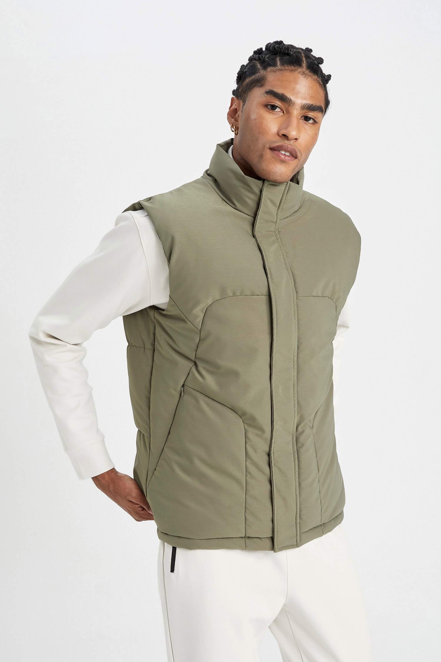 فيست بامب قصة عادية بياقة عالية وتر برووف من DeFactoFit