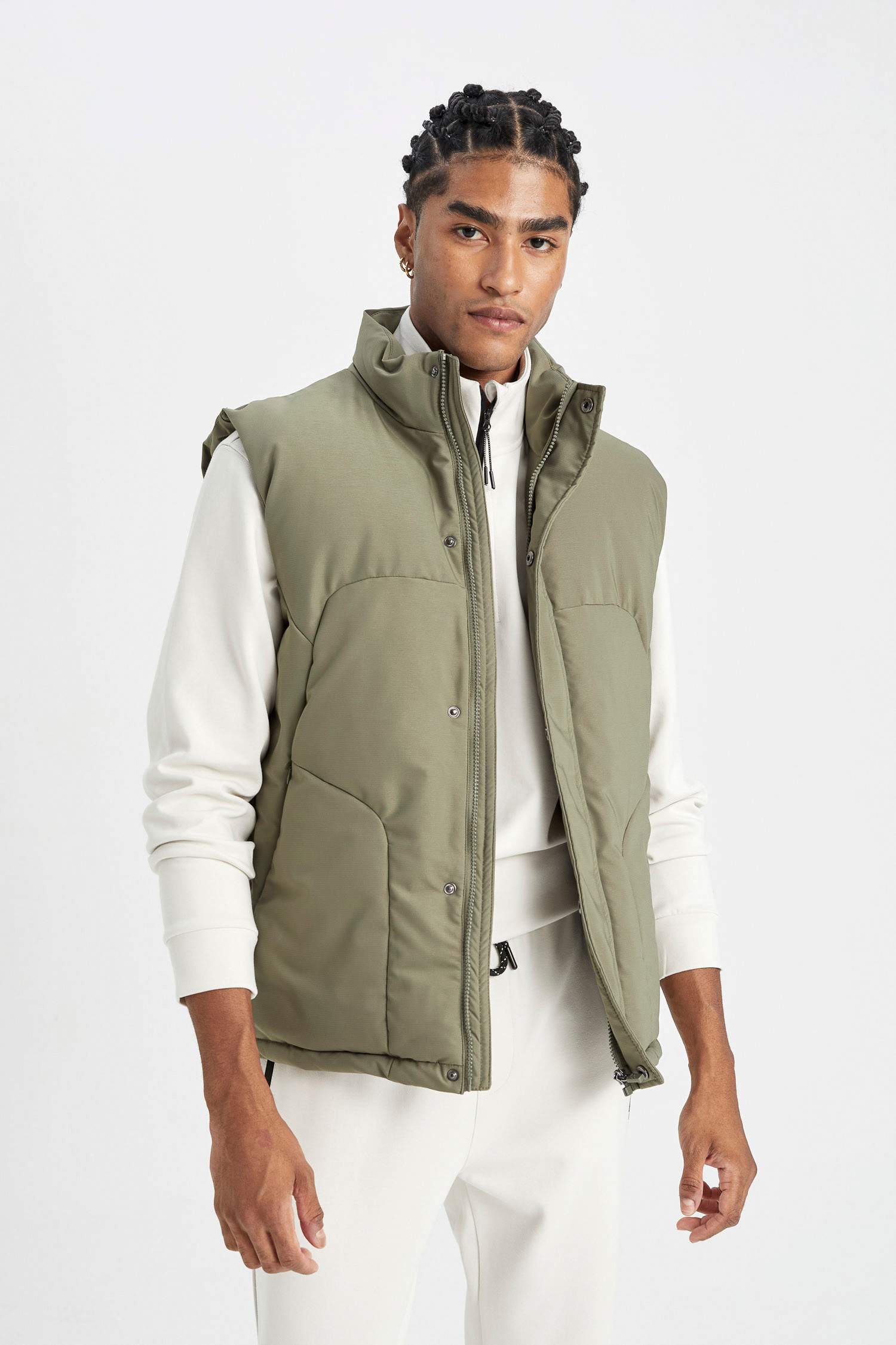 فيست بامب قصة عادية بياقة عالية وتر برووف من DeFactoFit