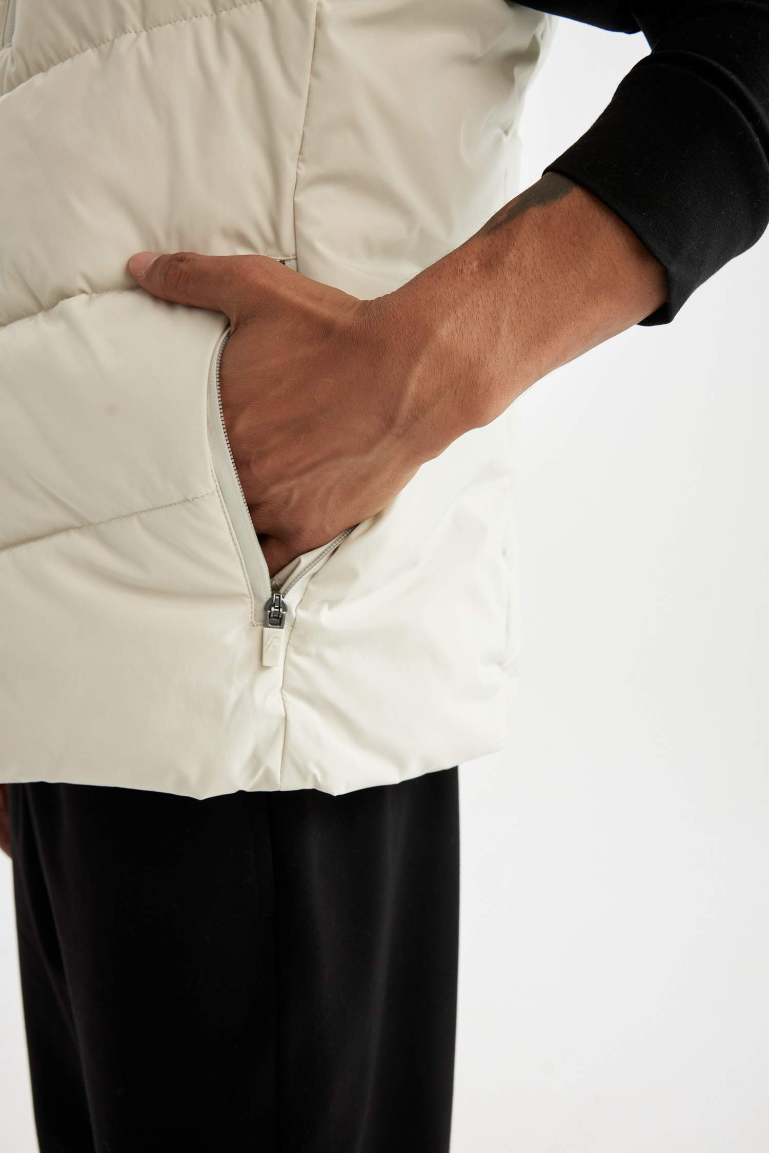 Su İtici Rüzgar Geçirmez Normal Kesim Dik Yaka Fermuarlı Cepli Şişme Yelek