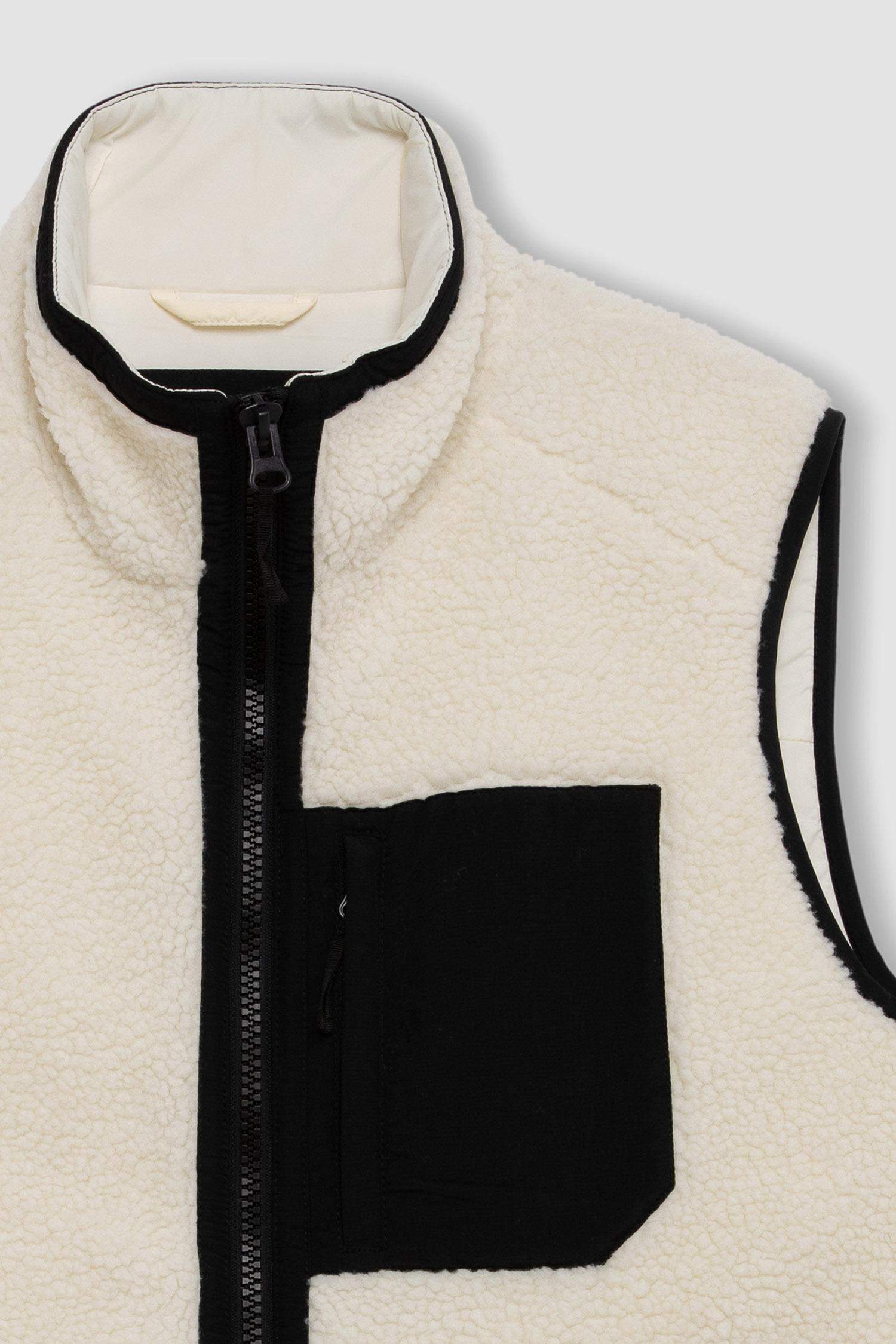 DeFactoFit Normal Kesim Dik Yaka Fermuarlı Cepli Pelüş Yelek