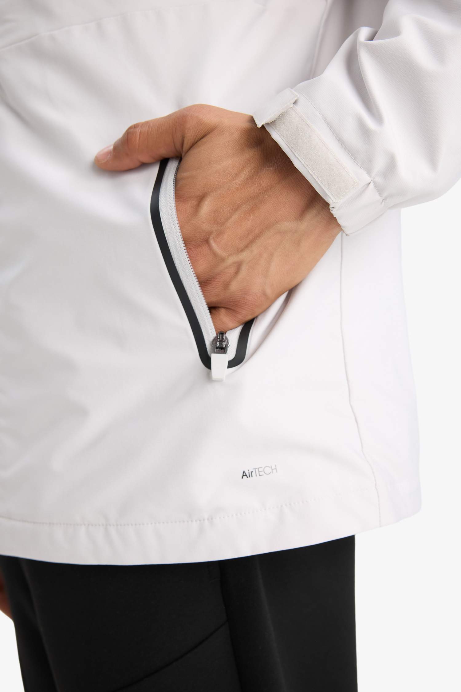 قصة عادية بغطاء للرأس طارد للماء