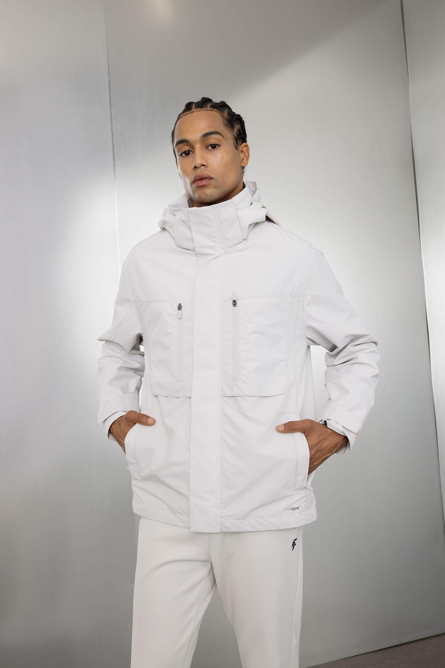 جاكيت قصة عادية بغطاء للرأس طارد للماء بياخة عالية بسحاب من DeFactoFit