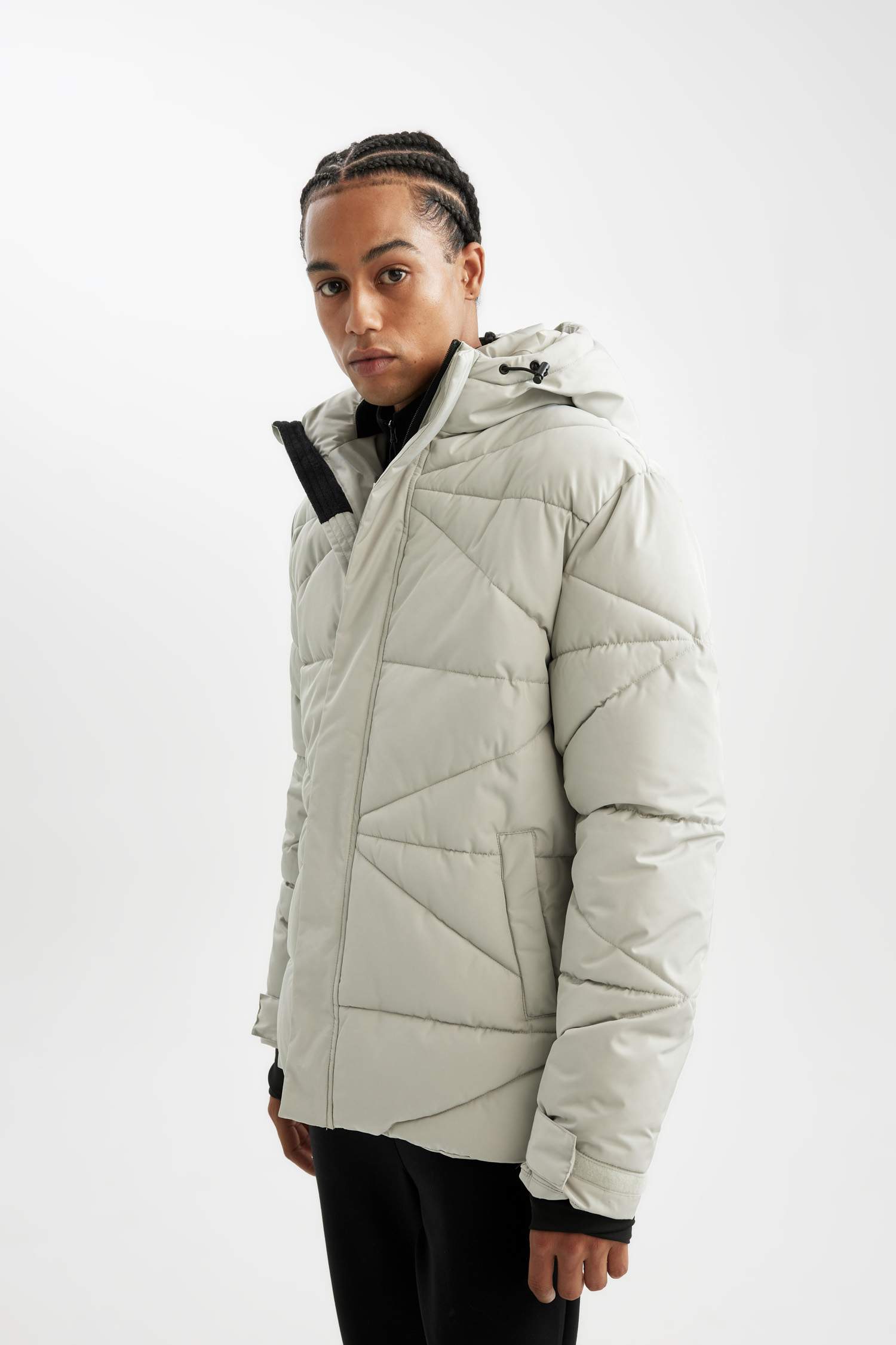 Su İtici Kapüşonlu Rüzgar Geçirmez Fermuarlı Cepli Mont