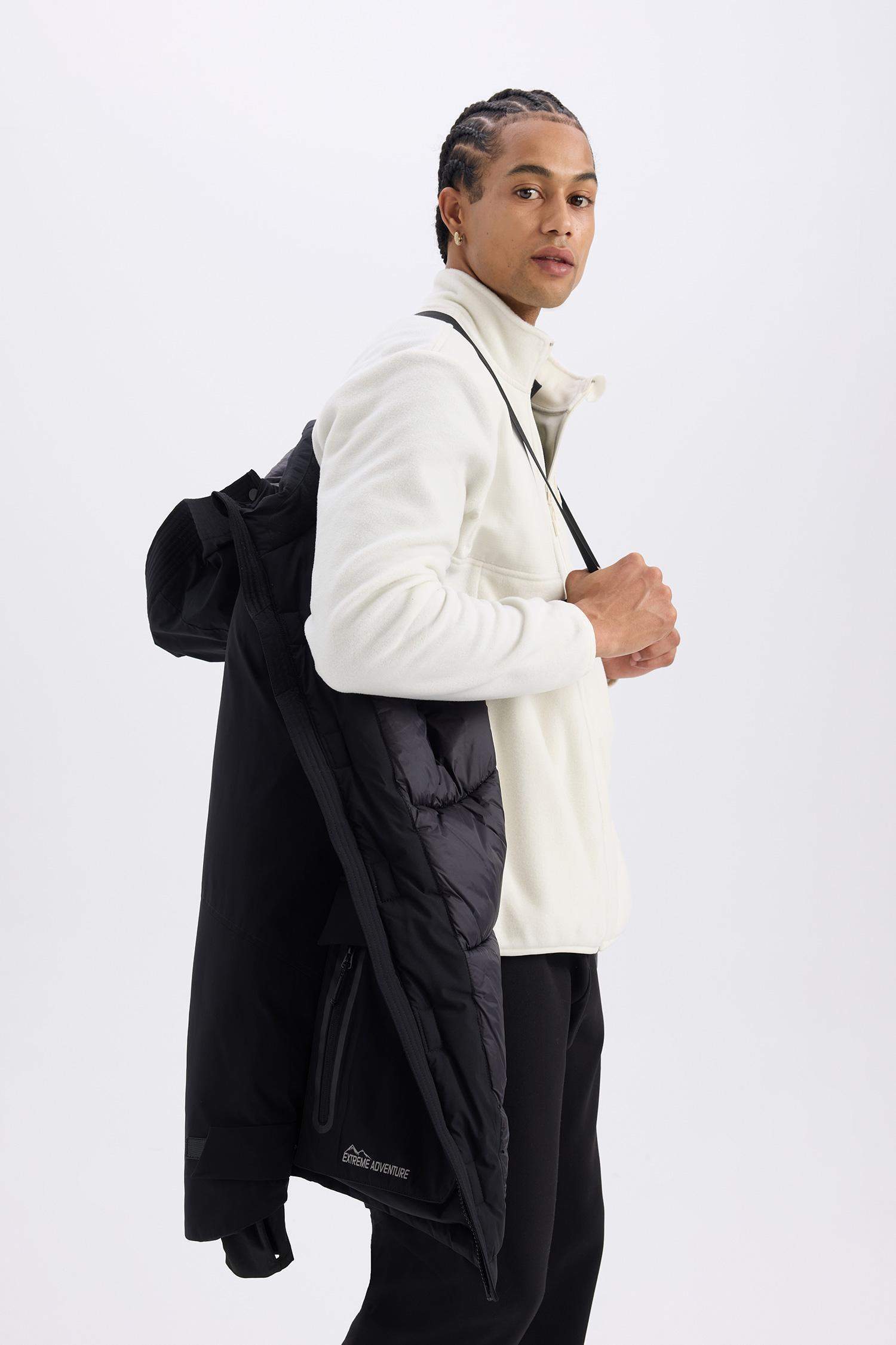 DeFactoFit Su İtici Regular Fit Kapüşonlu Rüzgar Geçirmez Parka Mont