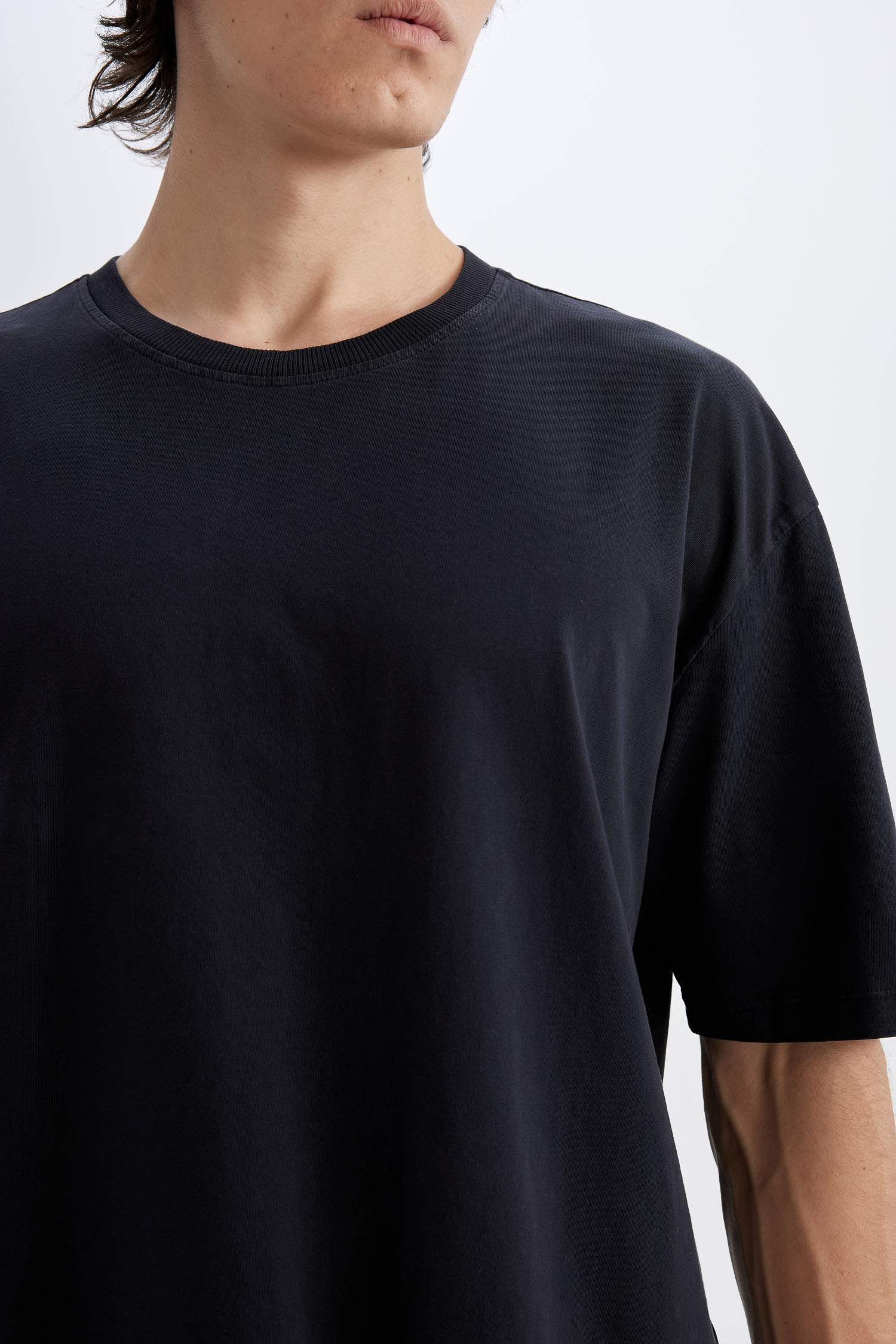 Oversize Fit Crew Neck Short Sleeve T-Shirt