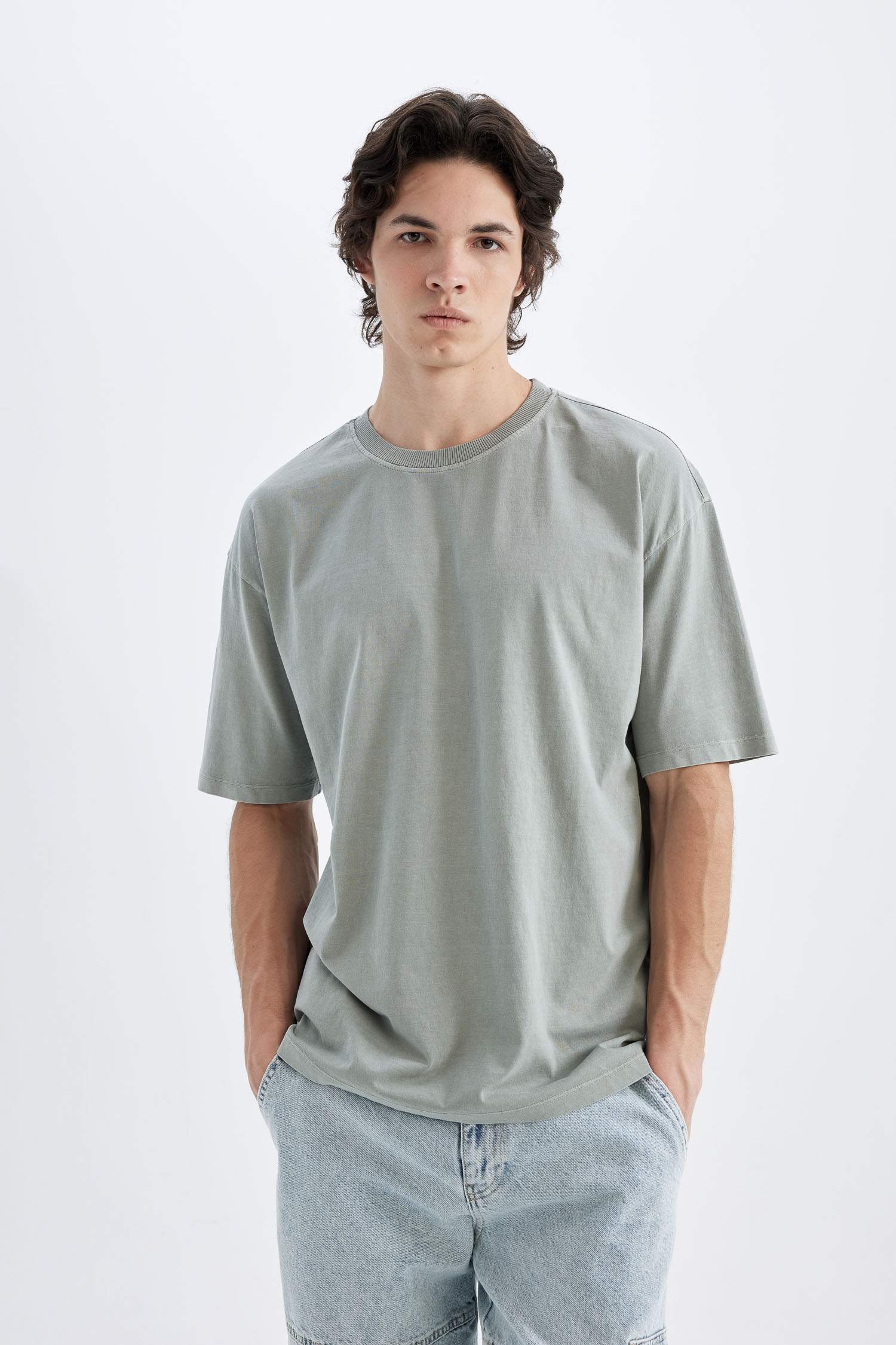 Oversize Fit Crew Neck Short Sleeve T-Shirt