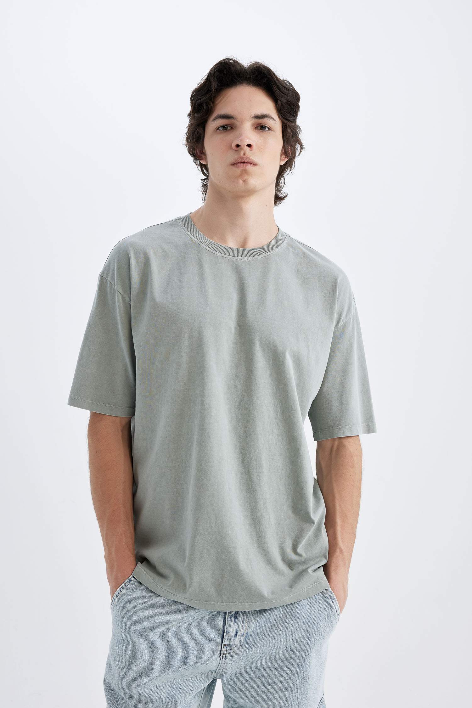 Oversize Fit Crew Neck Short Sleeve T-Shirt