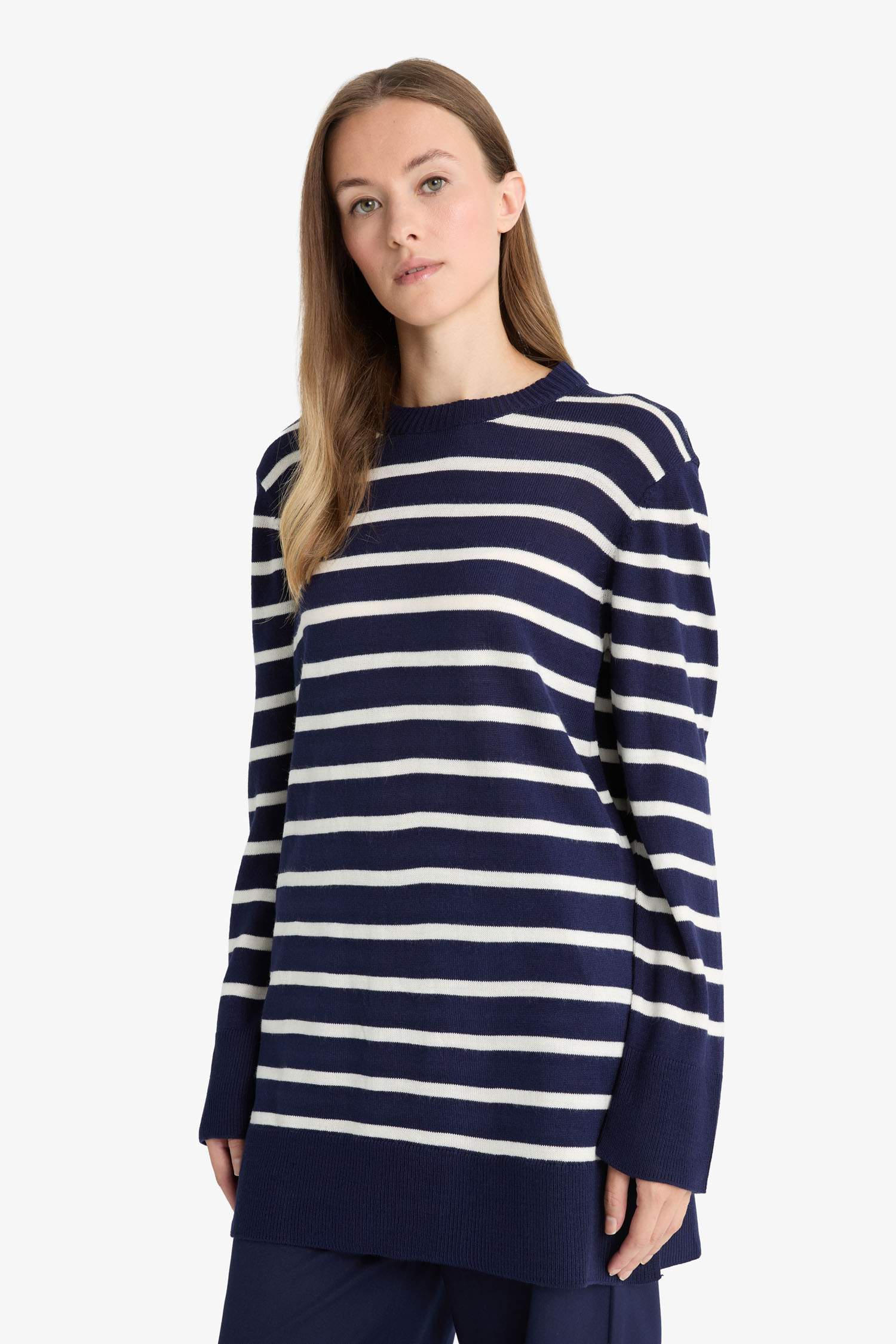 تونيك قصة عادية بياقة مستديرة