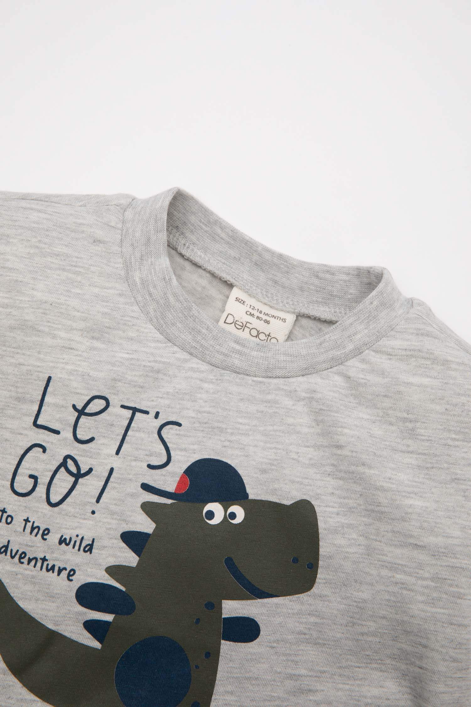 طقم ولادي شورت تيشيرت بطبعة ديناصور - قطعتين