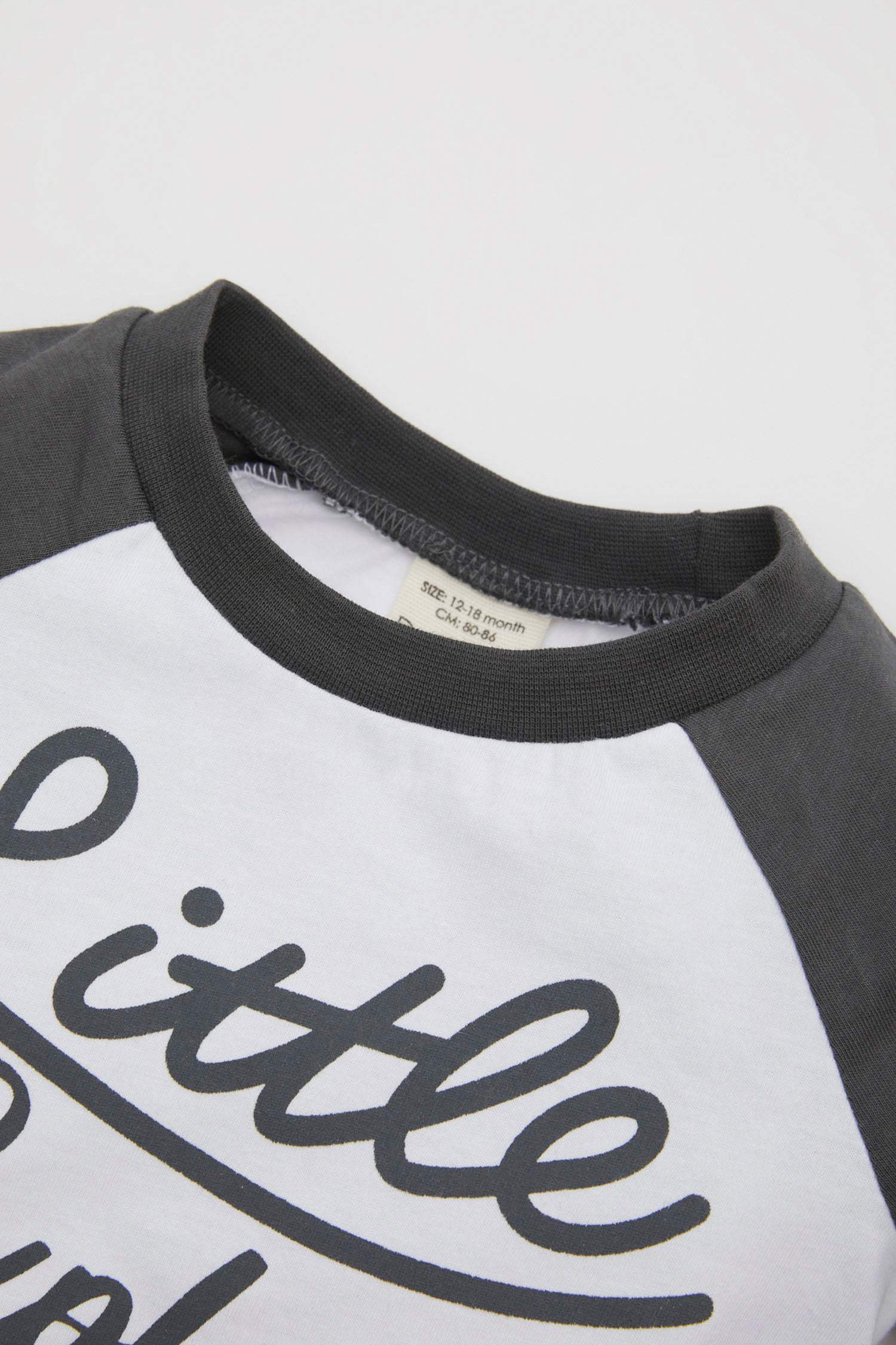 سيت ولادي بطبعة شعار - قطعتين