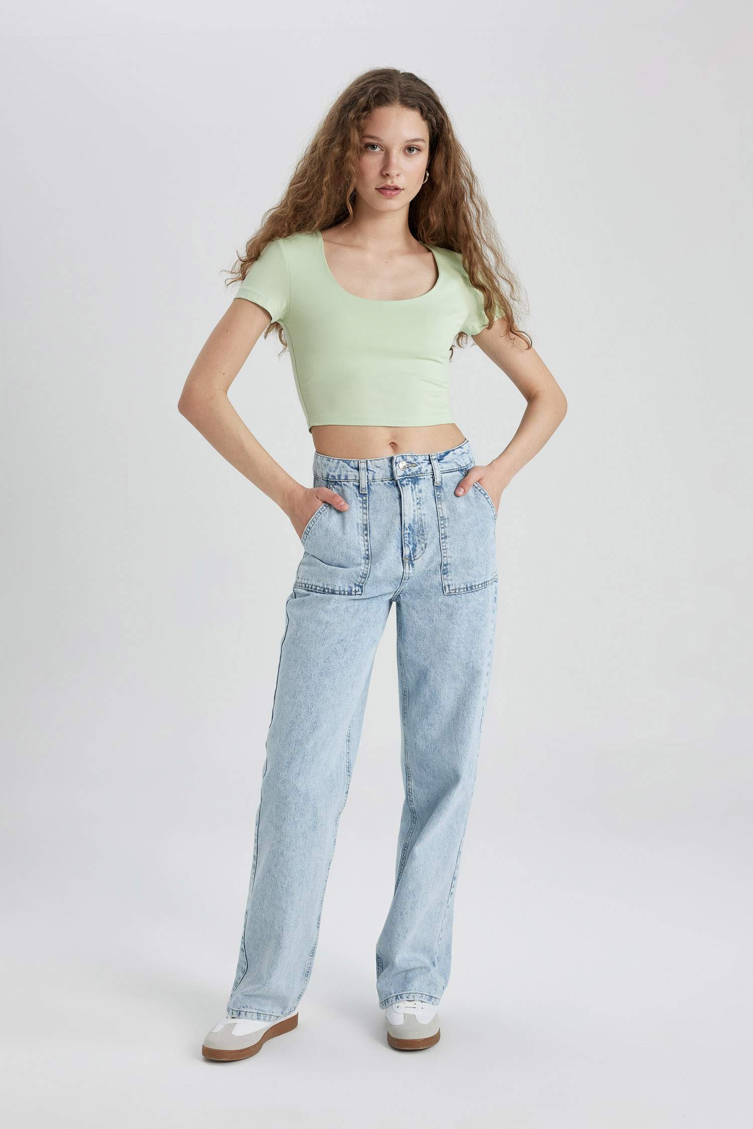 Slim Fit U Collar Short Sleeve T-Shirt