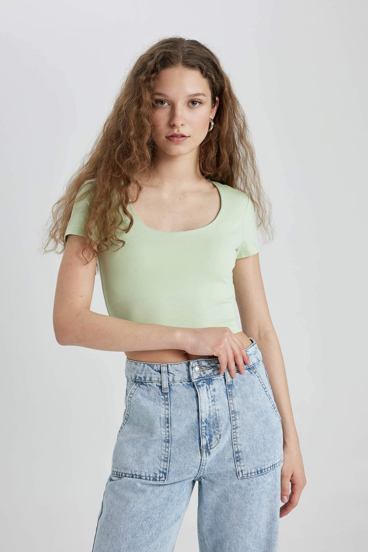 Slim Fit U Collar Short Sleeve T-Shirt