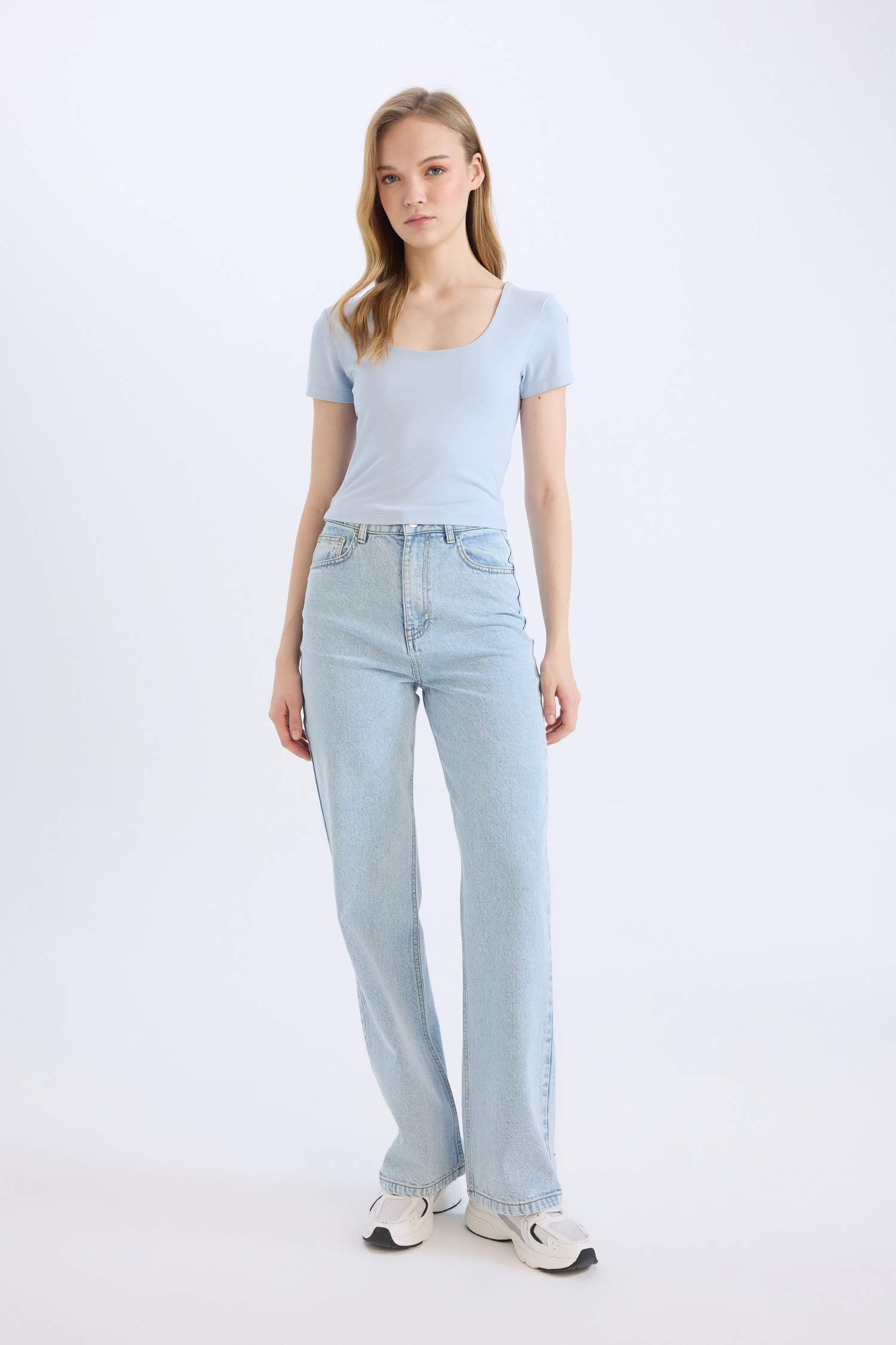 Fitted U Yaka Basic Düz Kısa Kollu Tişört