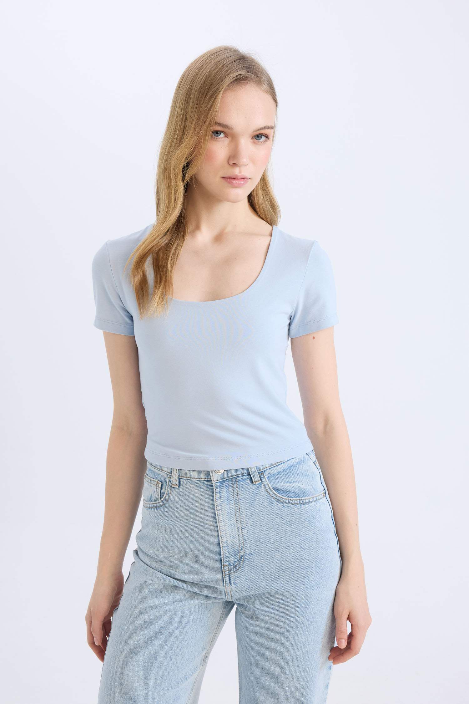 Fitted U Yaka Basic Düz Kısa Kollu Tişört