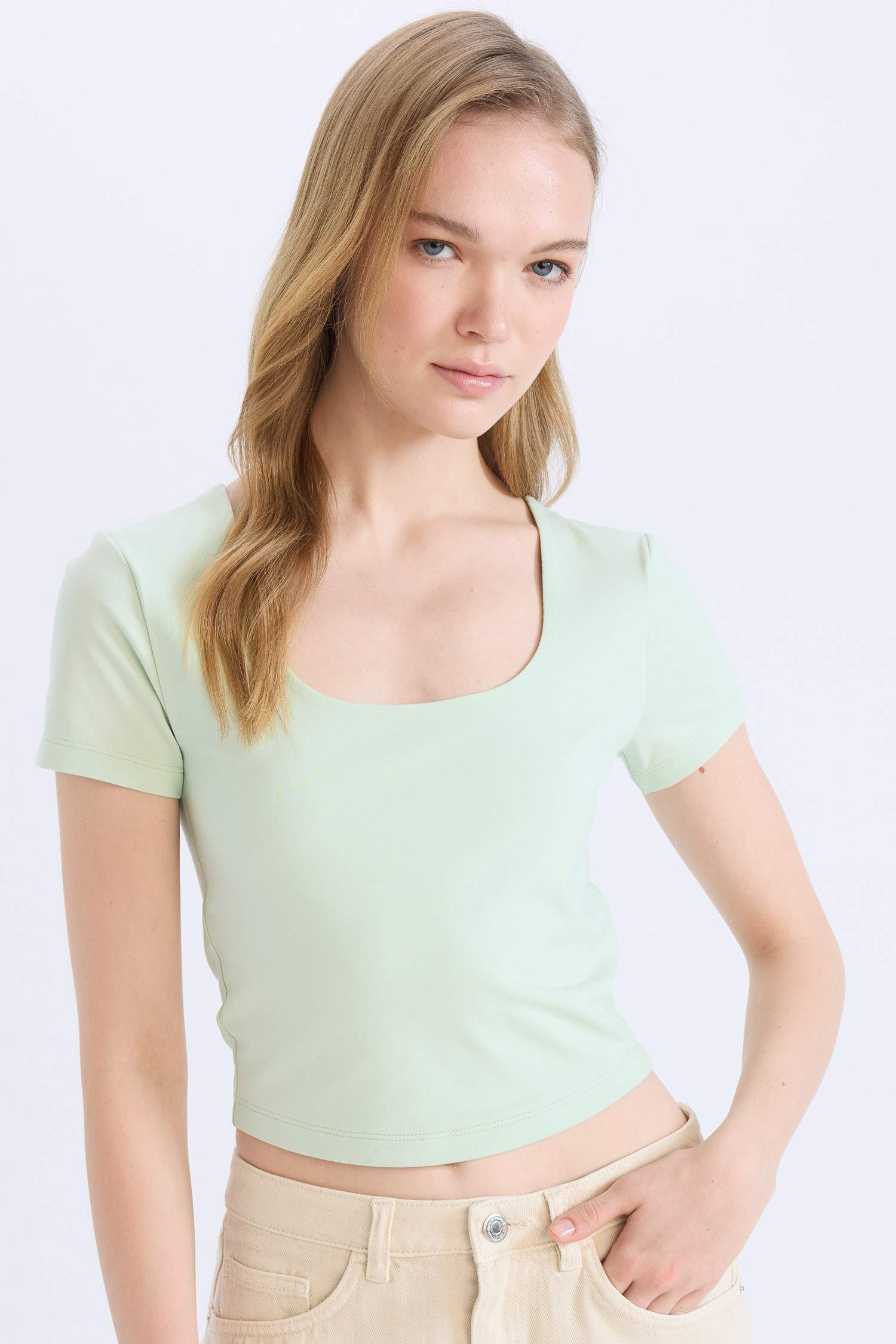 Fitted U Yaka Basic Düz Kısa Kollu Tişört