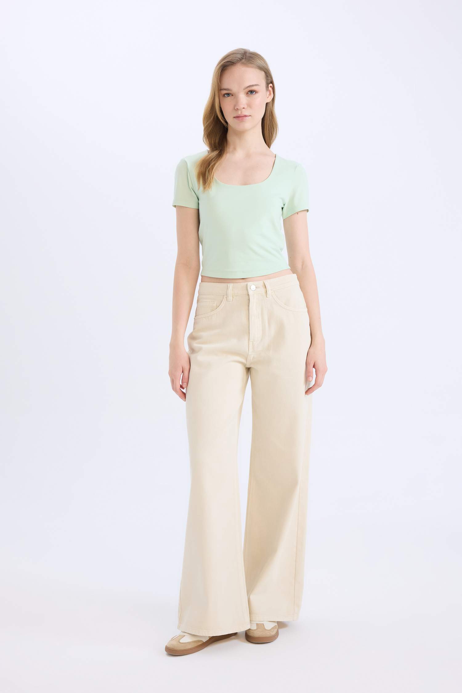 Fitted U Yaka Basic Düz Kısa Kollu Tişört