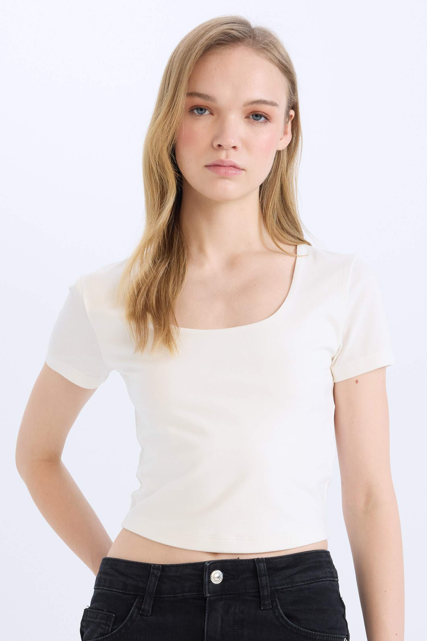 Футболка приталенного кроя