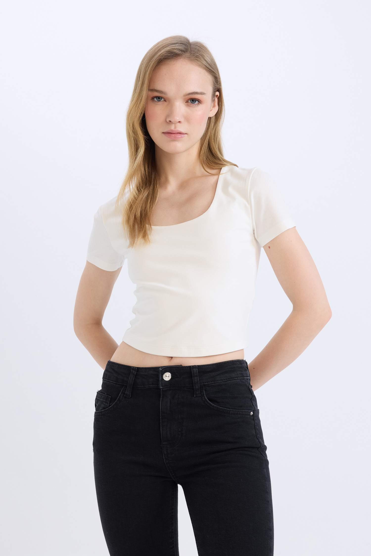 Футболка приталенного кроя