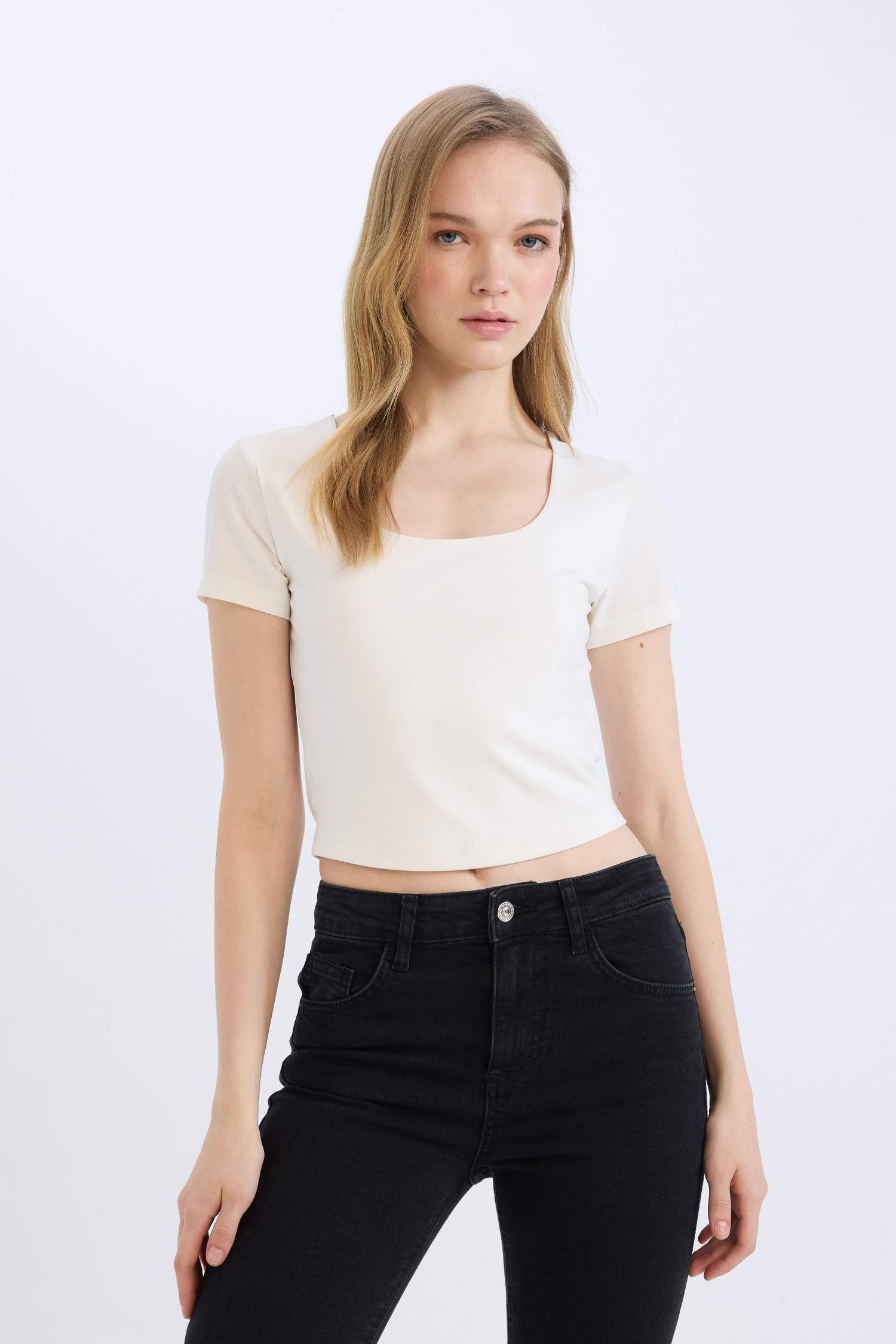 Футболка приталенного кроя