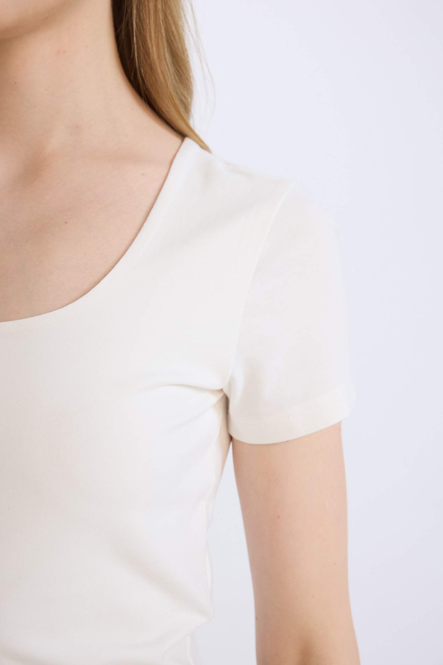 Футболка приталенного кроя