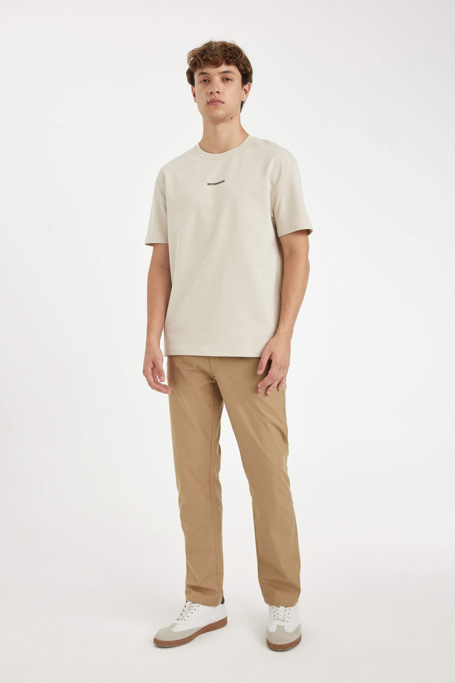 تيشيرت نص ردن مطبوع قصة عادية بياخة مستديرة