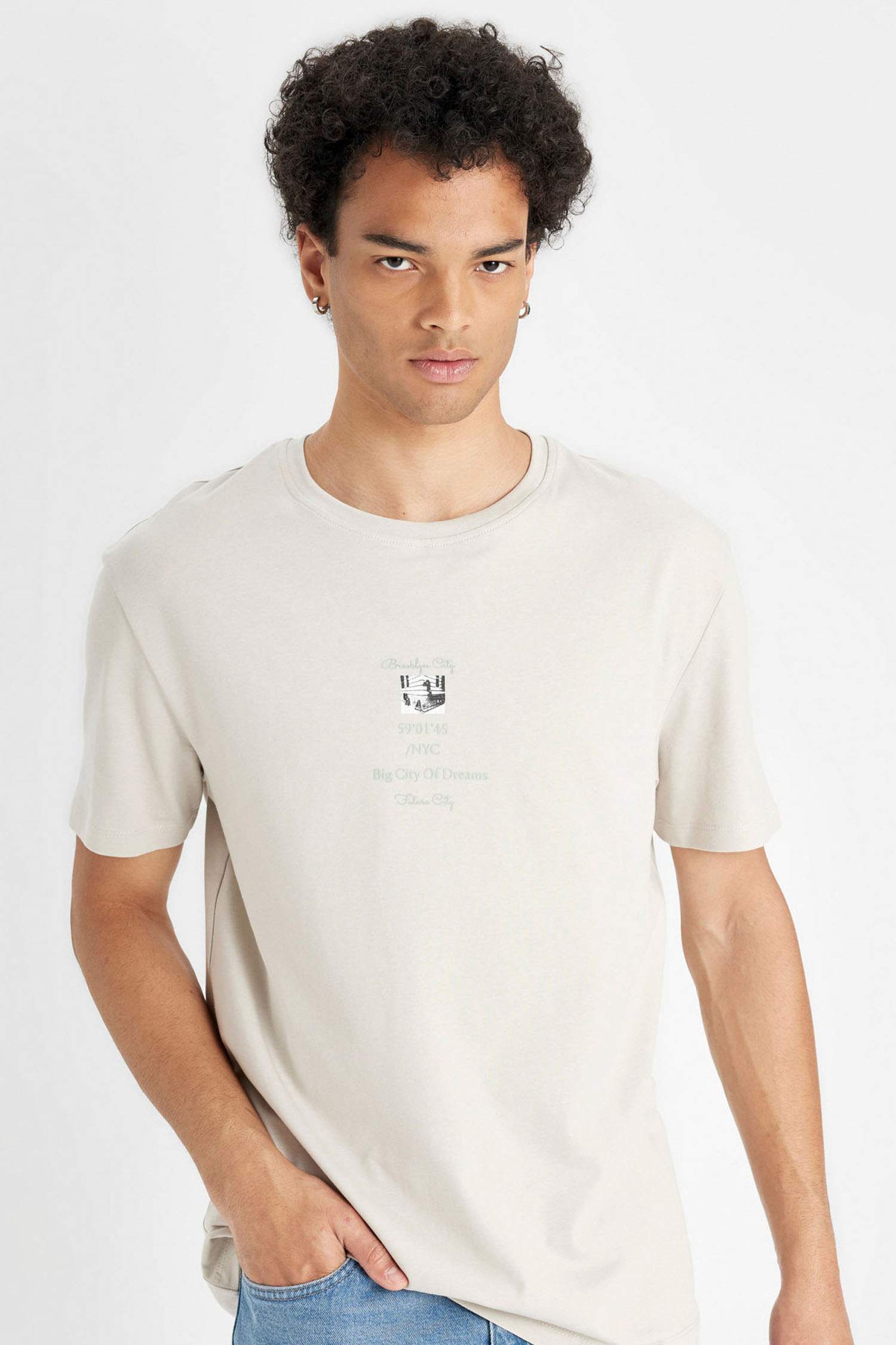 تيشيرت قطن مطبوع قصة عادية برقبة مستديرة