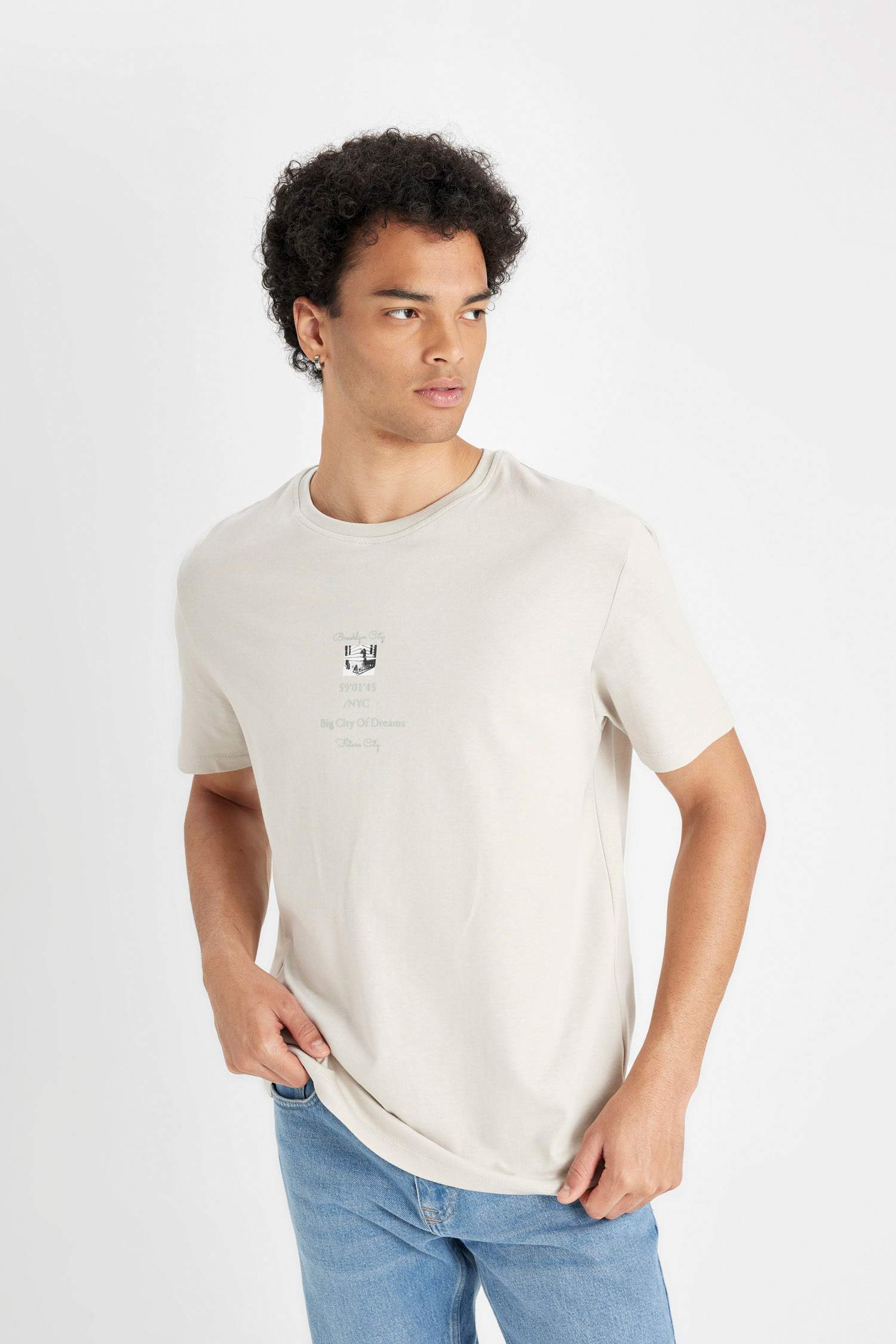 تيشيرت قطن مطبوع قصة عادية برقبة مستديرة