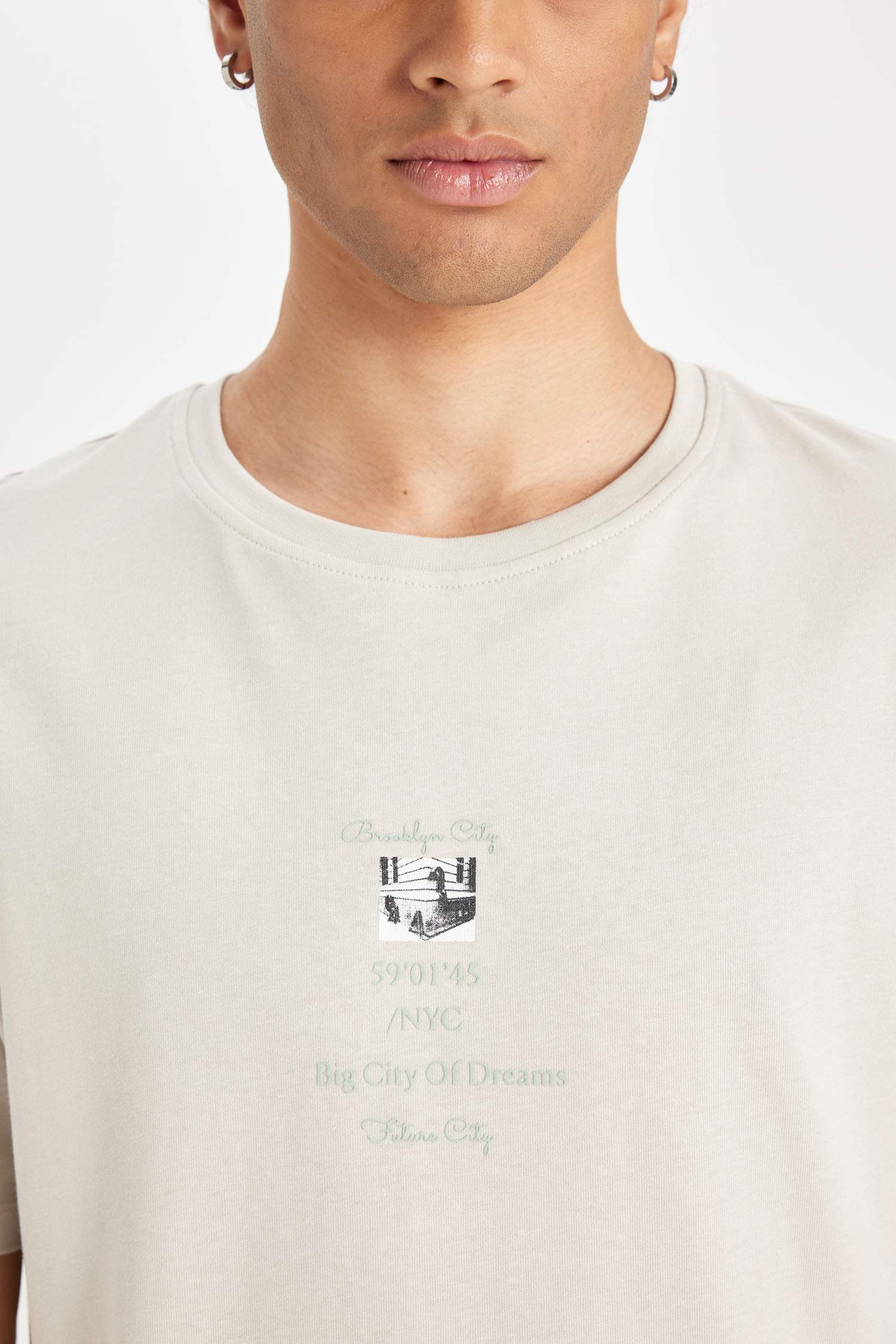 تيشيرت قطن مطبوع قصة عادية برقبة مستديرة