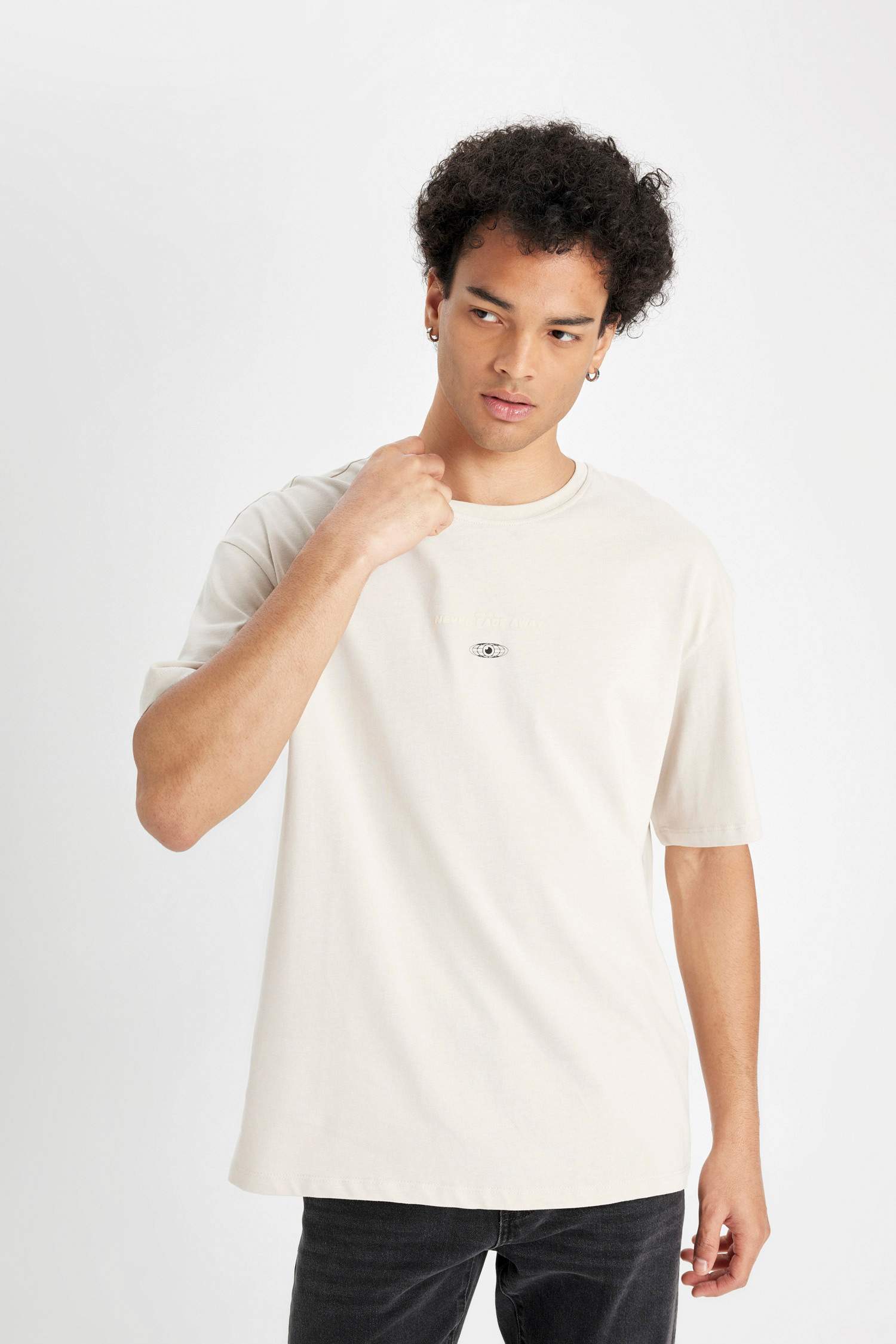 %100 Pamuk Comfort Regular Fit Rahat Kesim Bisiklet Yaka Sırt Baskılı Kısa Kollu Tişört