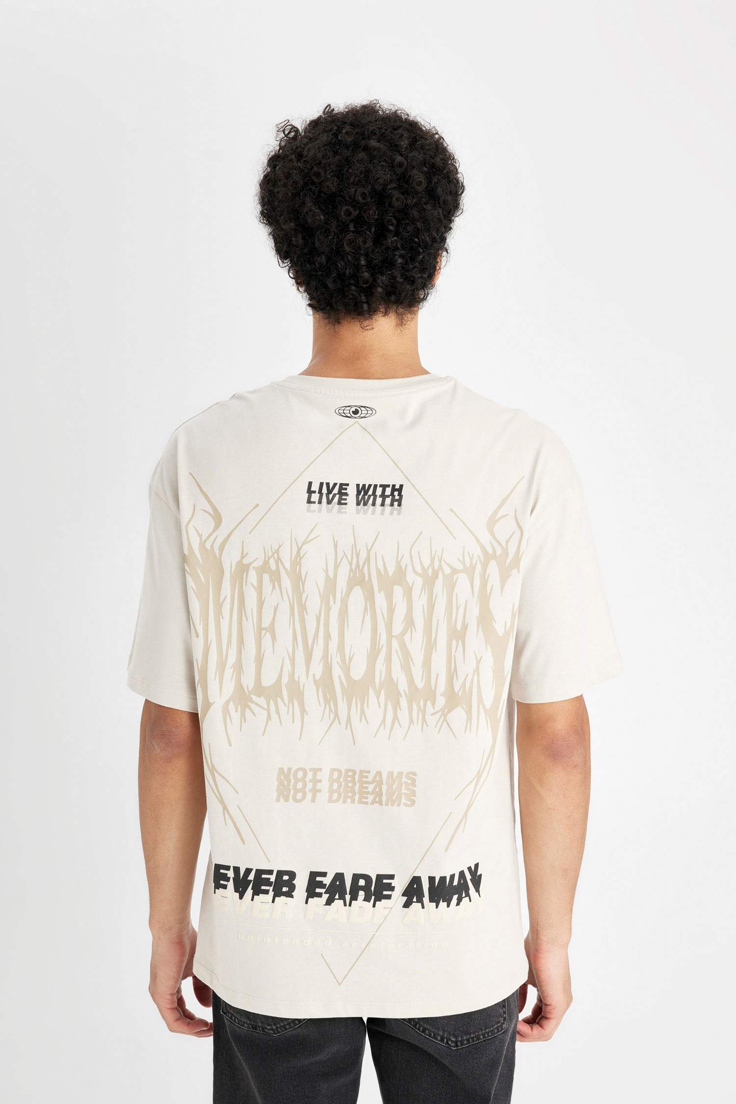 %100 Pamuk Comfort Regular Fit Rahat Kesim Bisiklet Yaka Sırt Baskılı Kısa Kollu Tişört