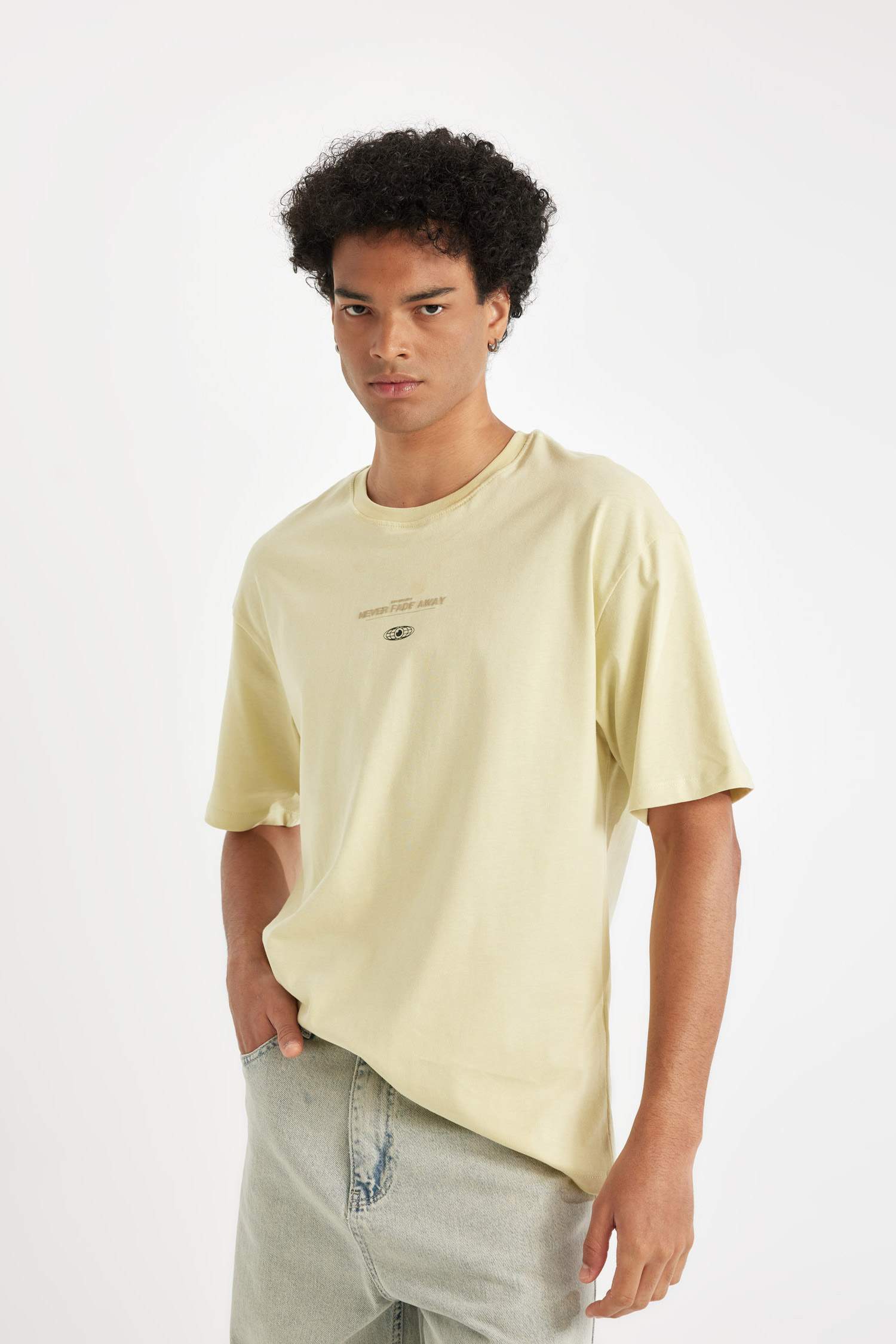 T-shirt en coton imprimé au dos à col rond