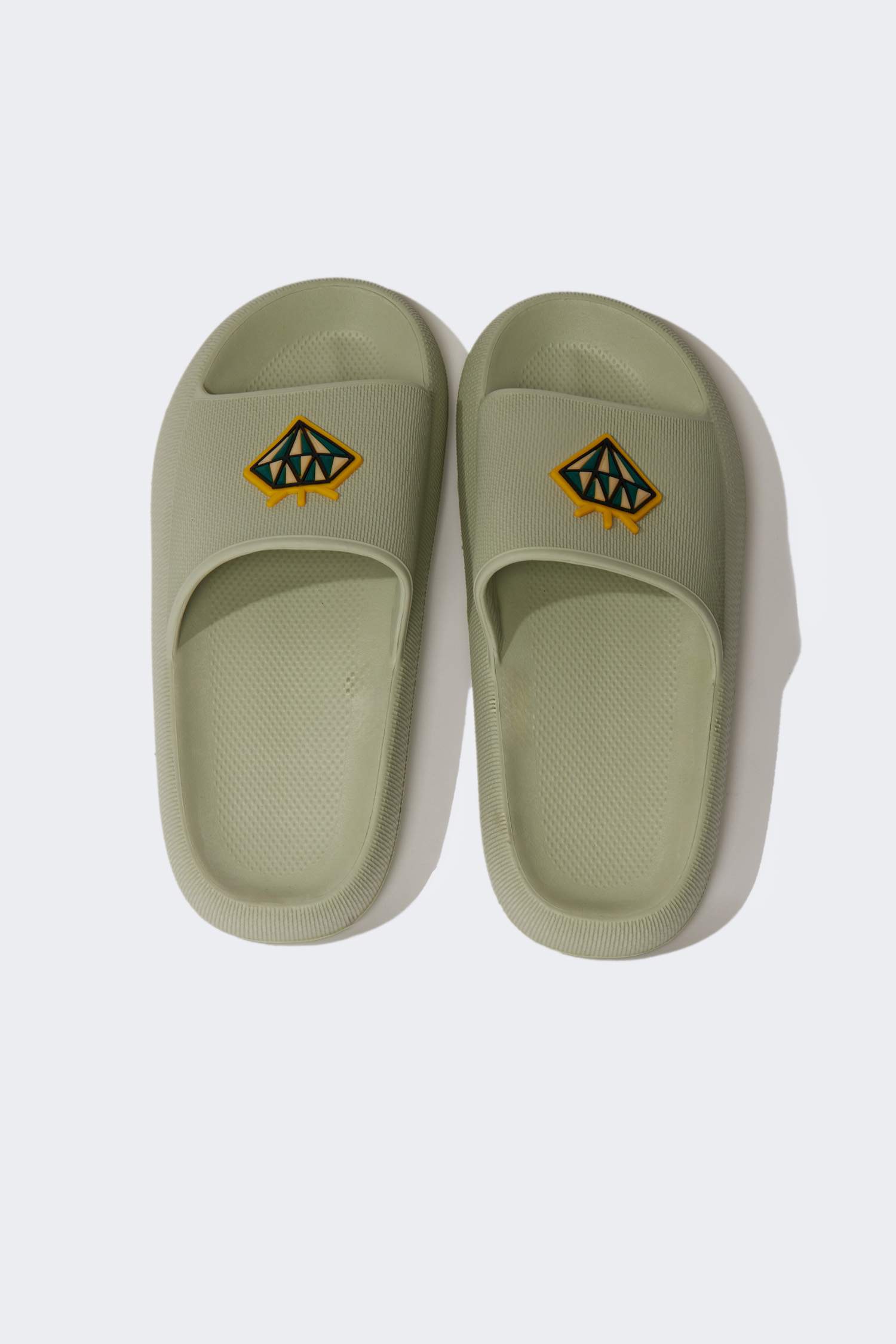 شبشب بلاستيك نسائي بكعب عالي سليب أون