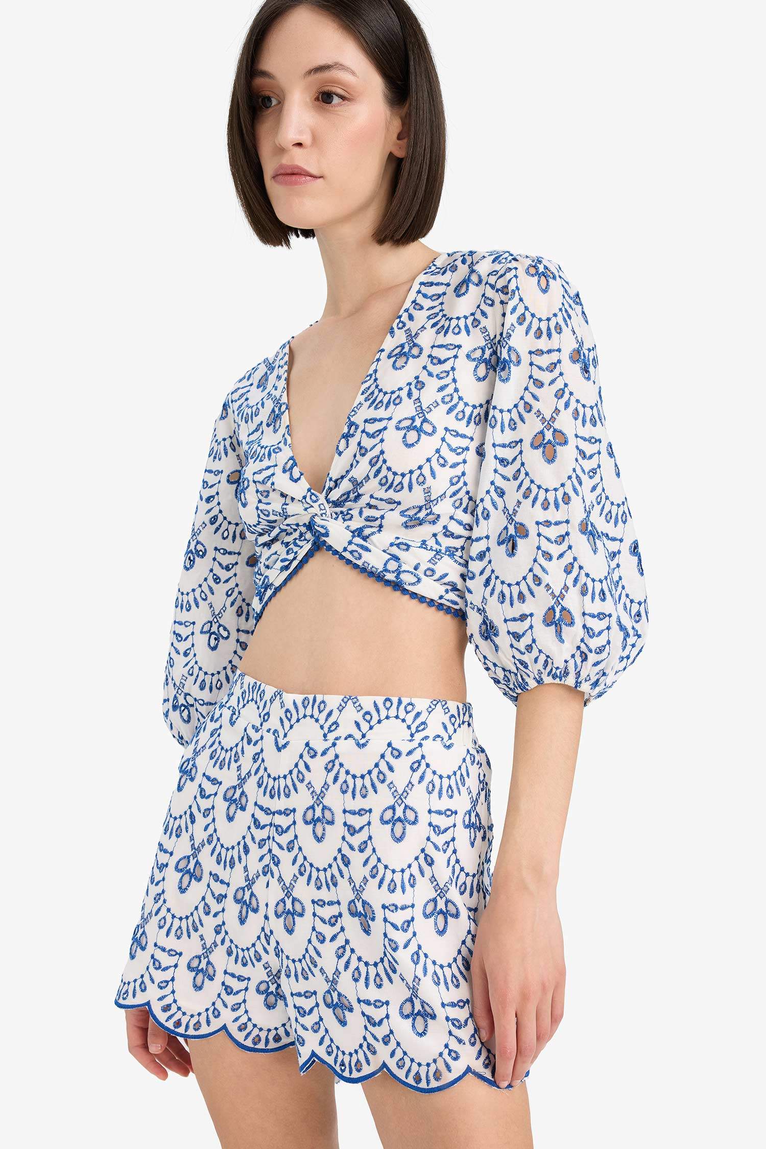 لبس بحر مطرز قصة عادية من Fall in Love