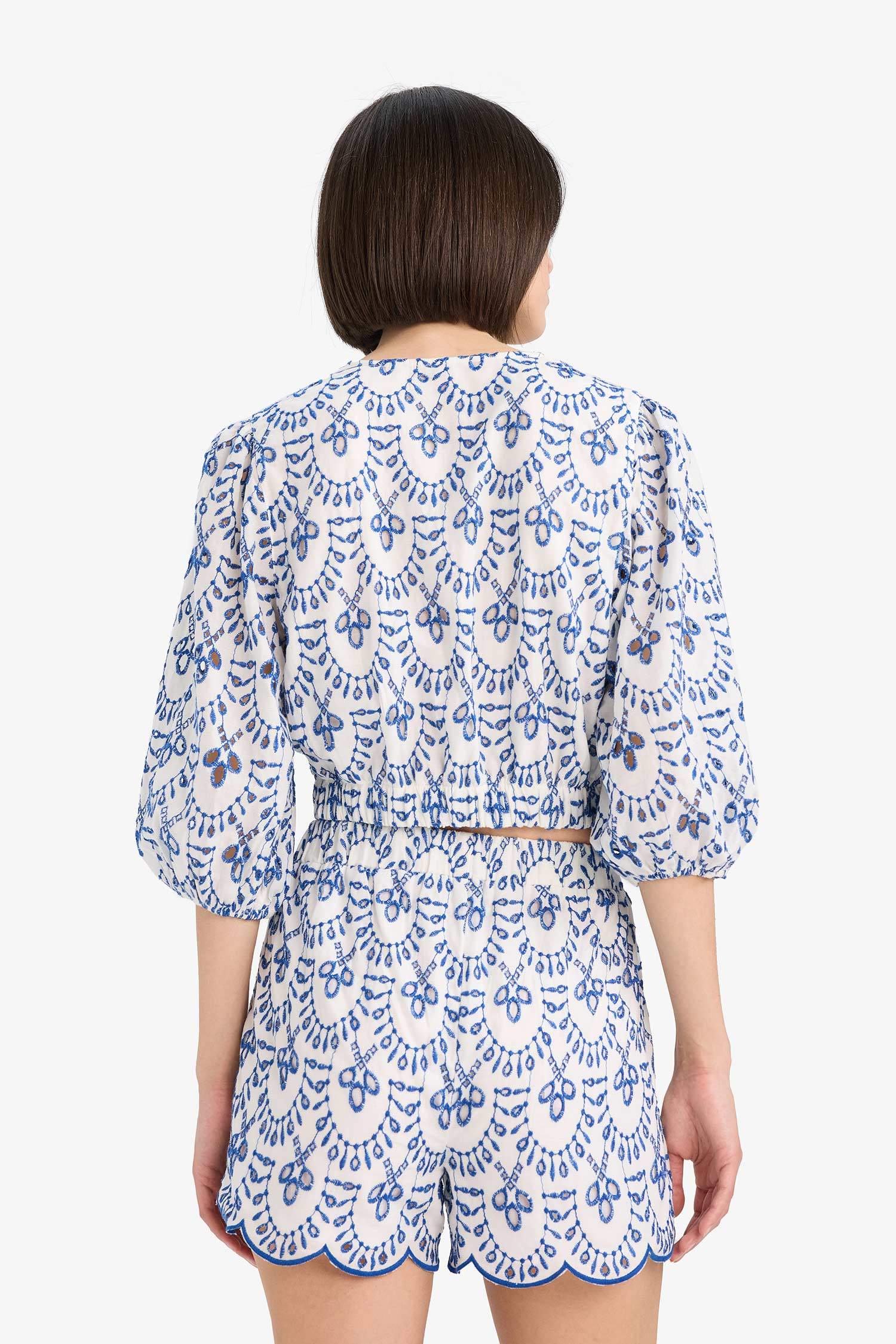 لبس بحر مطرز قصة عادية من Fall in Love