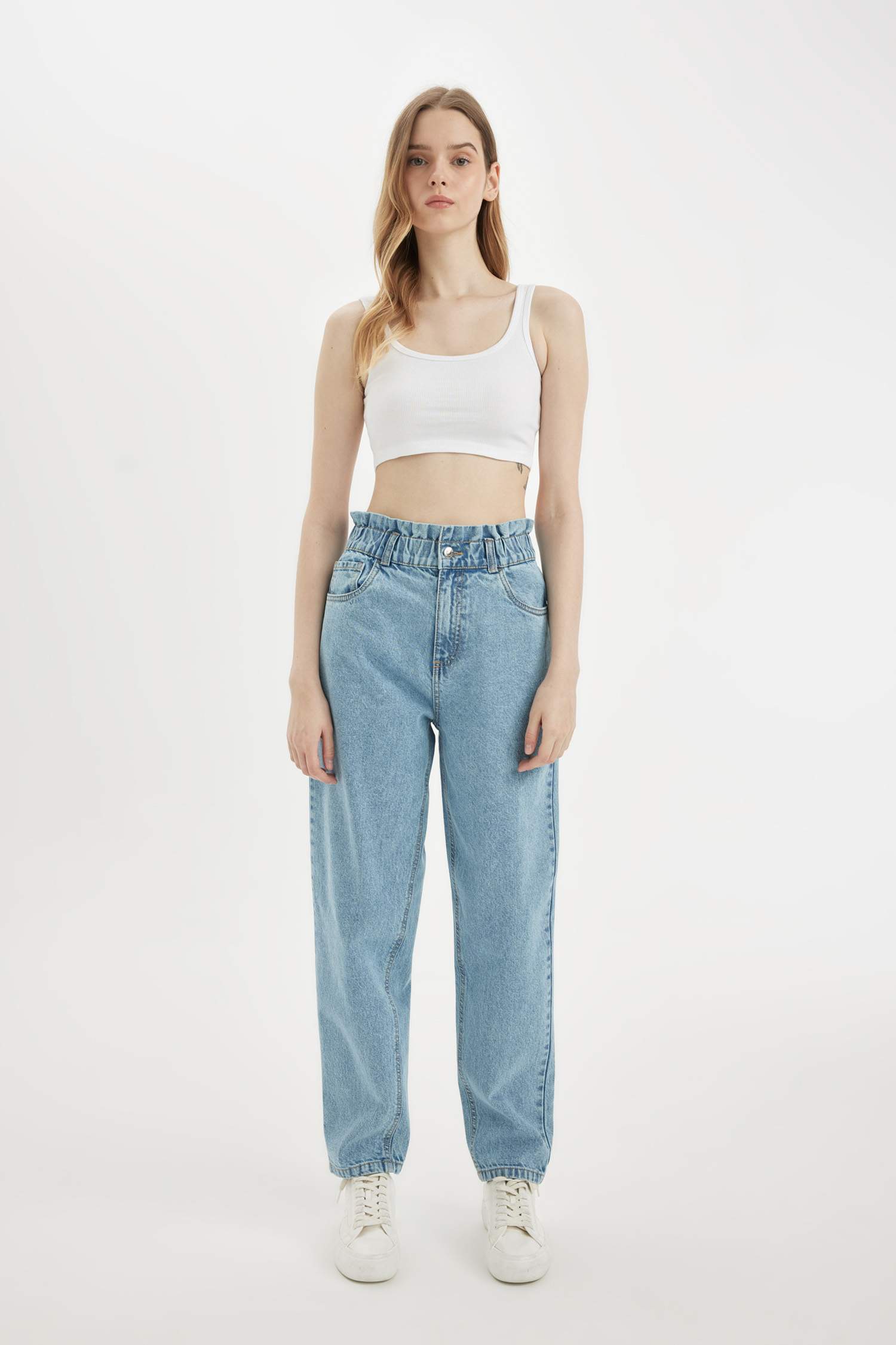 سروال جينز بخصر عالي و ساق قصير