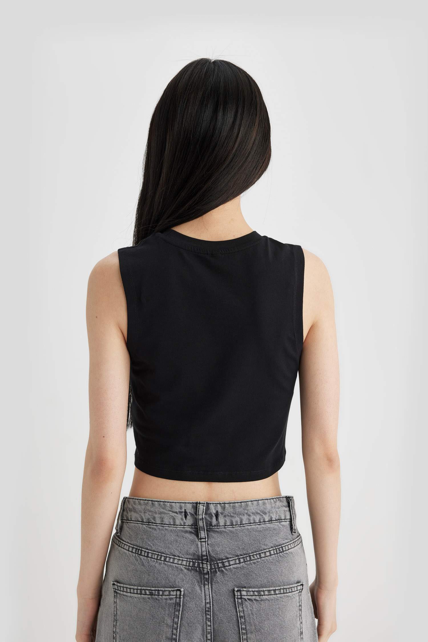 كروب توب بياخة مستديرة بدون ردن