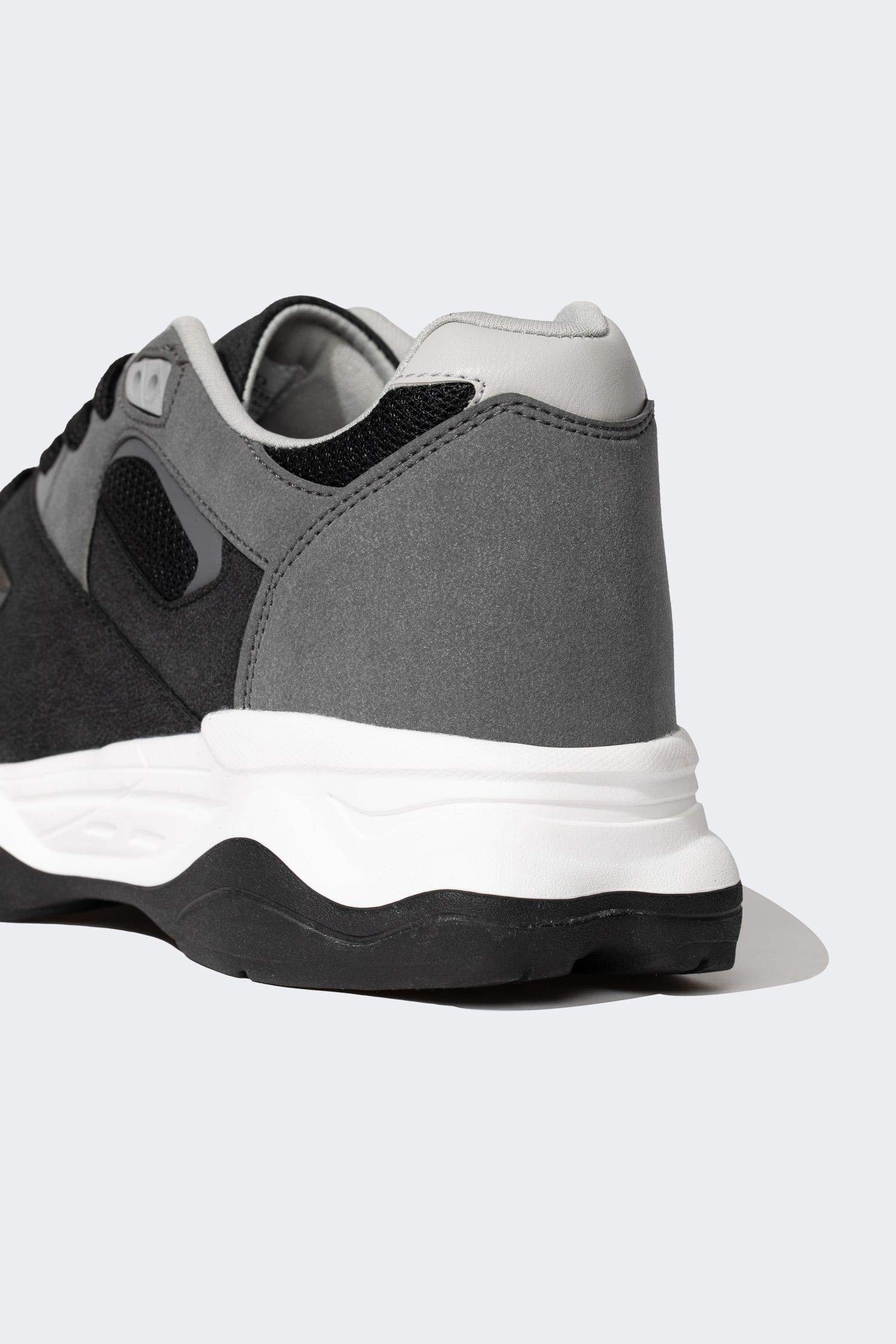 حذاء رياضي رجالي برباط بكعب سميك