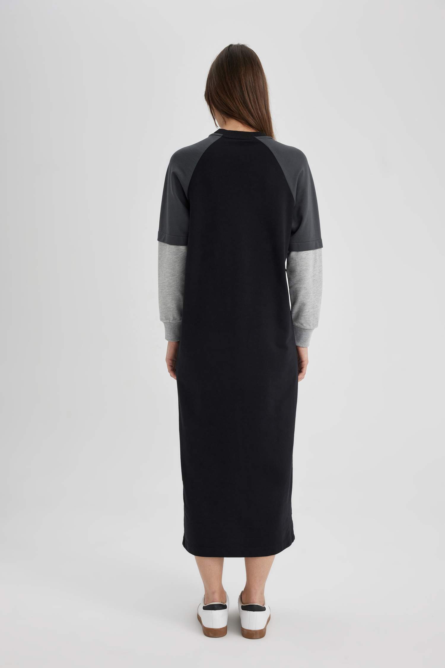 فستان كم طويل ملون قماش رقيق قصة عادية