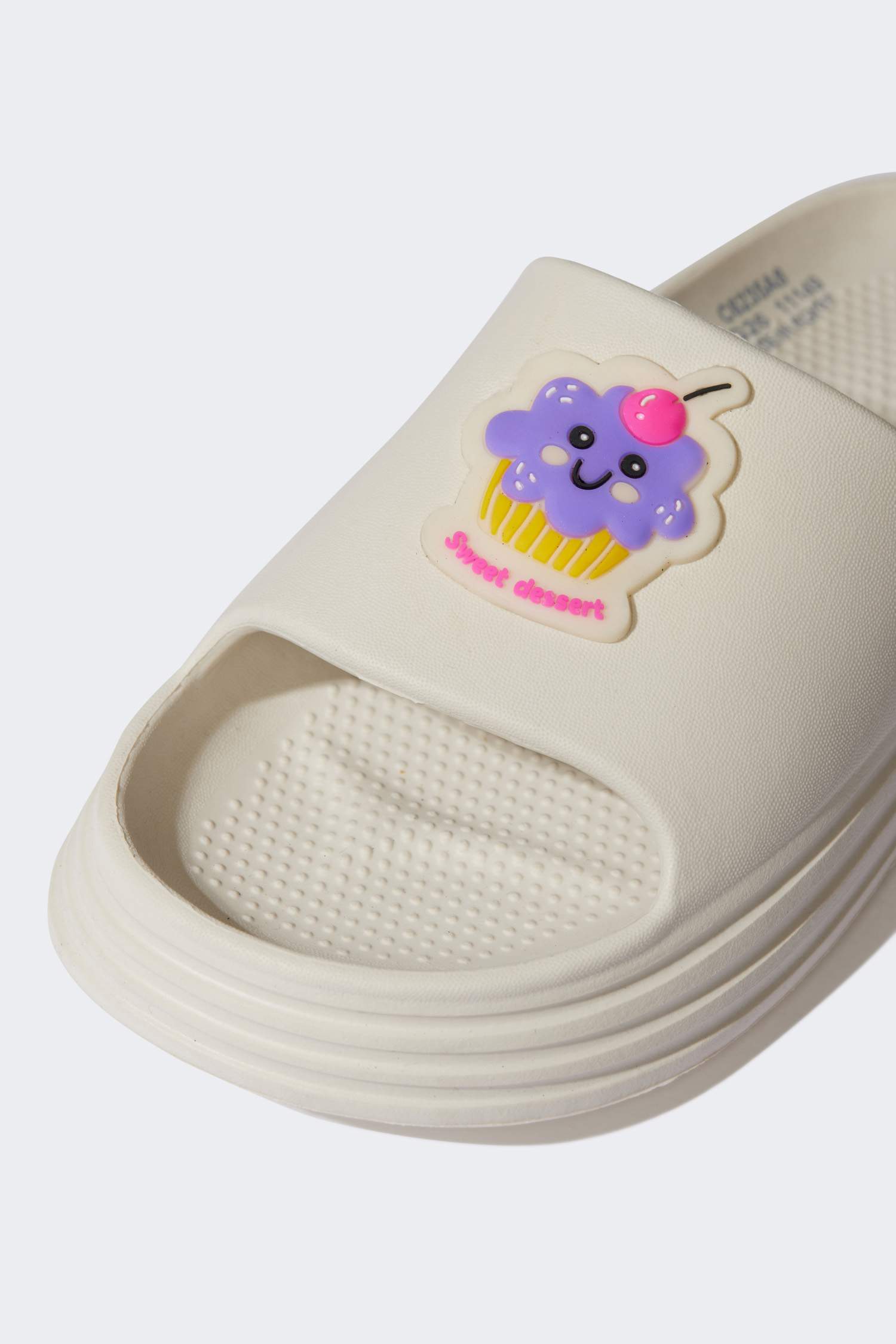 شبشب بناتي إيفا بكعب مسطح بشريط مفرد