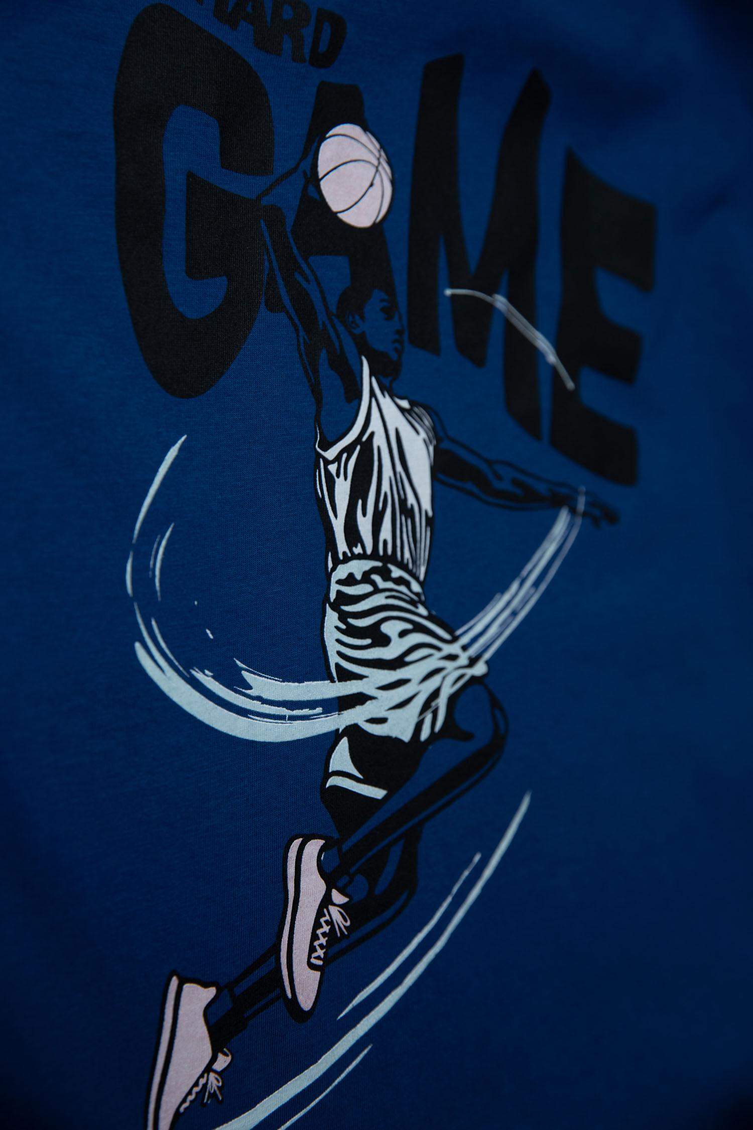 تيشيرت ولادي نص ردن قصة عادية بطبعة متغيرة الألوان