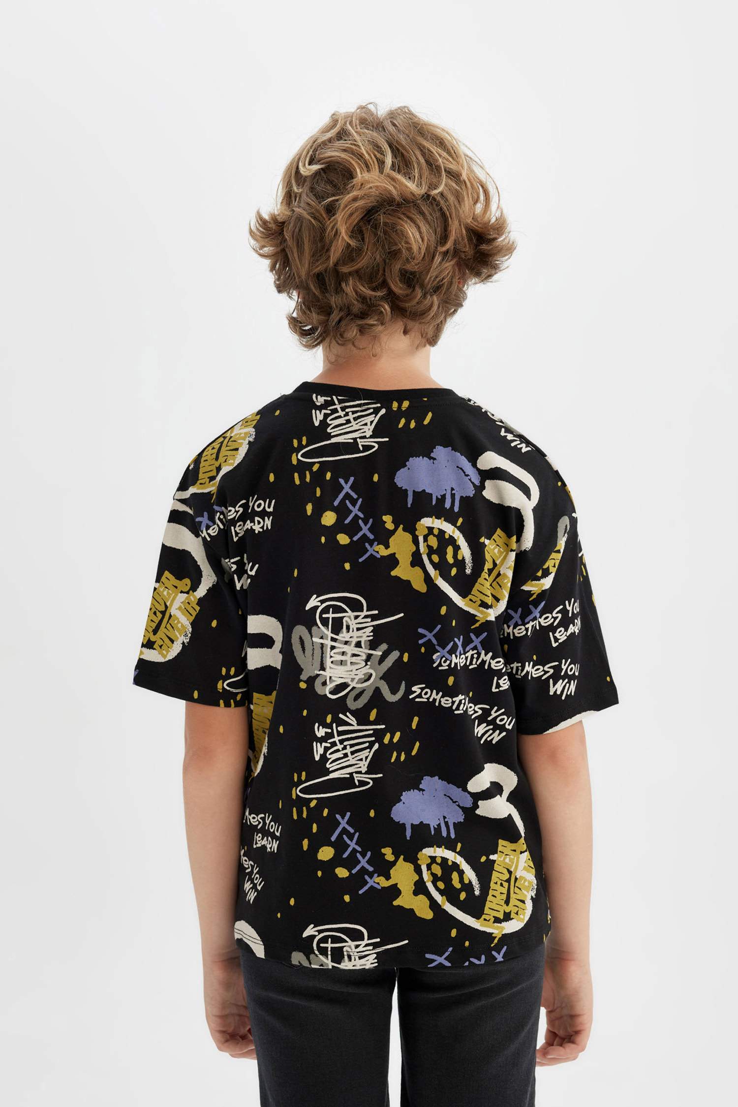 تيشيرت نص ردن ولادي اوفر سايز بياخة مستديرة