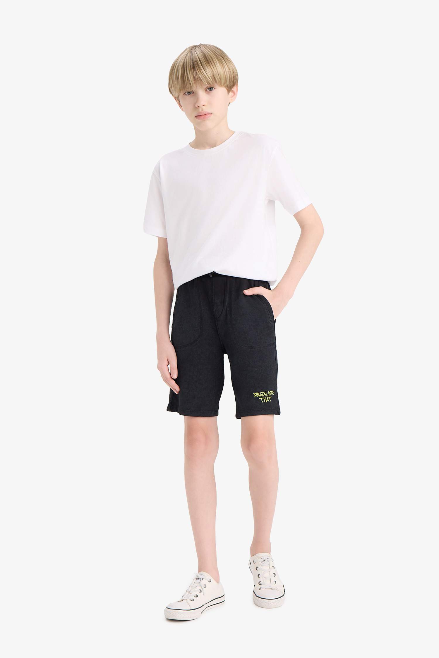 شورت اولادي قماش خفيف بخصر مطاطي