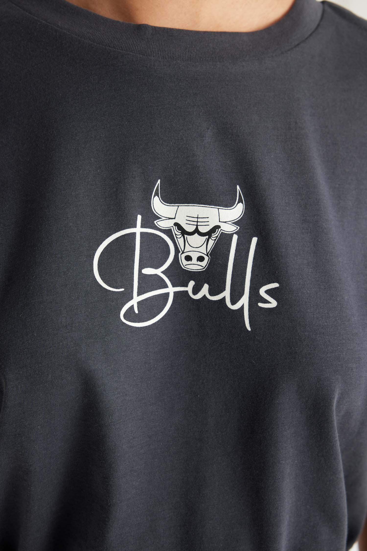 تيشيرت نص كم برقبة مستديرة من شيكاغو بولز